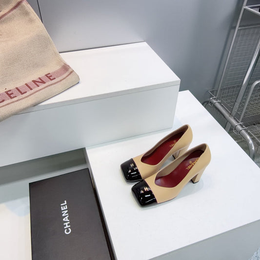 Високі підбори CHANEL 26S із квадратним носком, 95 мм, з бежевої шкіри ягняти з чорним носком-кап-тоу