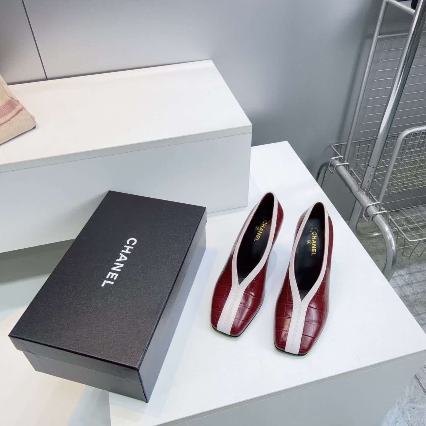 CHANEL 26S HIGH HEELS 100 MM IN DARK RED CROCODILE-EMBOSSED CALFSKIN