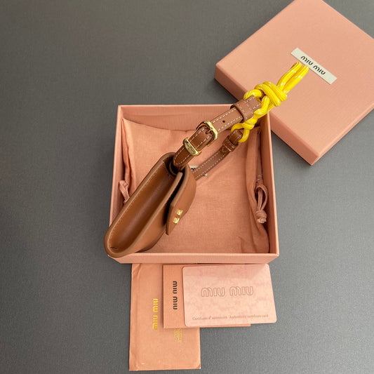 МІКРОСУМКА 11 ДЮЙМІВ З ГЛАДКОЇ ТЕЛЯЧОЇ ШКІРИ КОЛЬОРУ SANTA FE BROWN