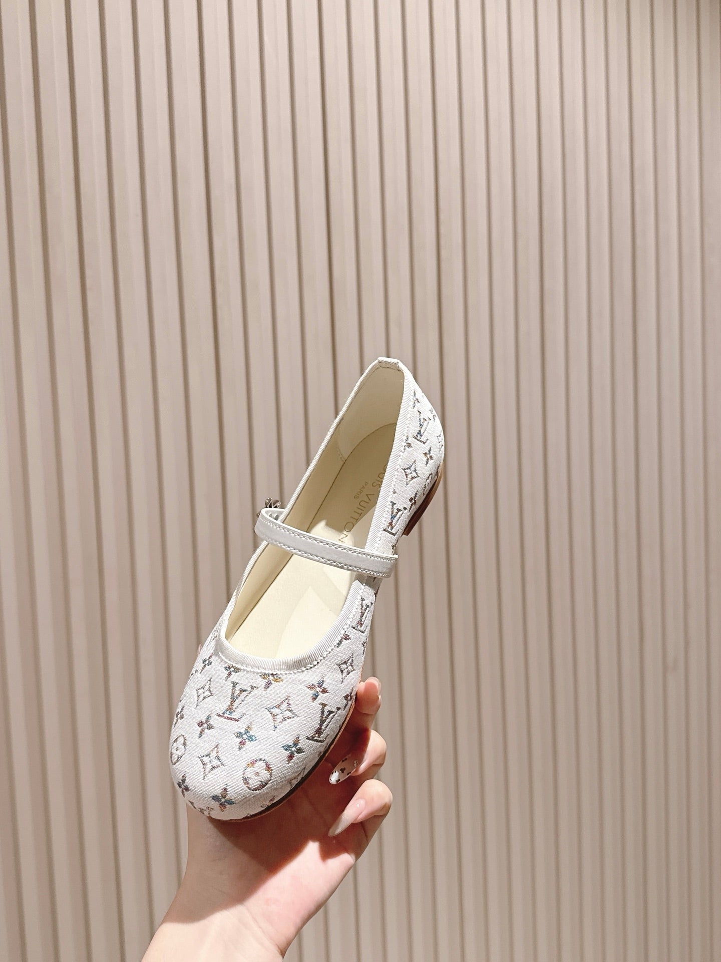 LV BALLET FLAT IN WHITE MONOGRAM CANVAS - 35