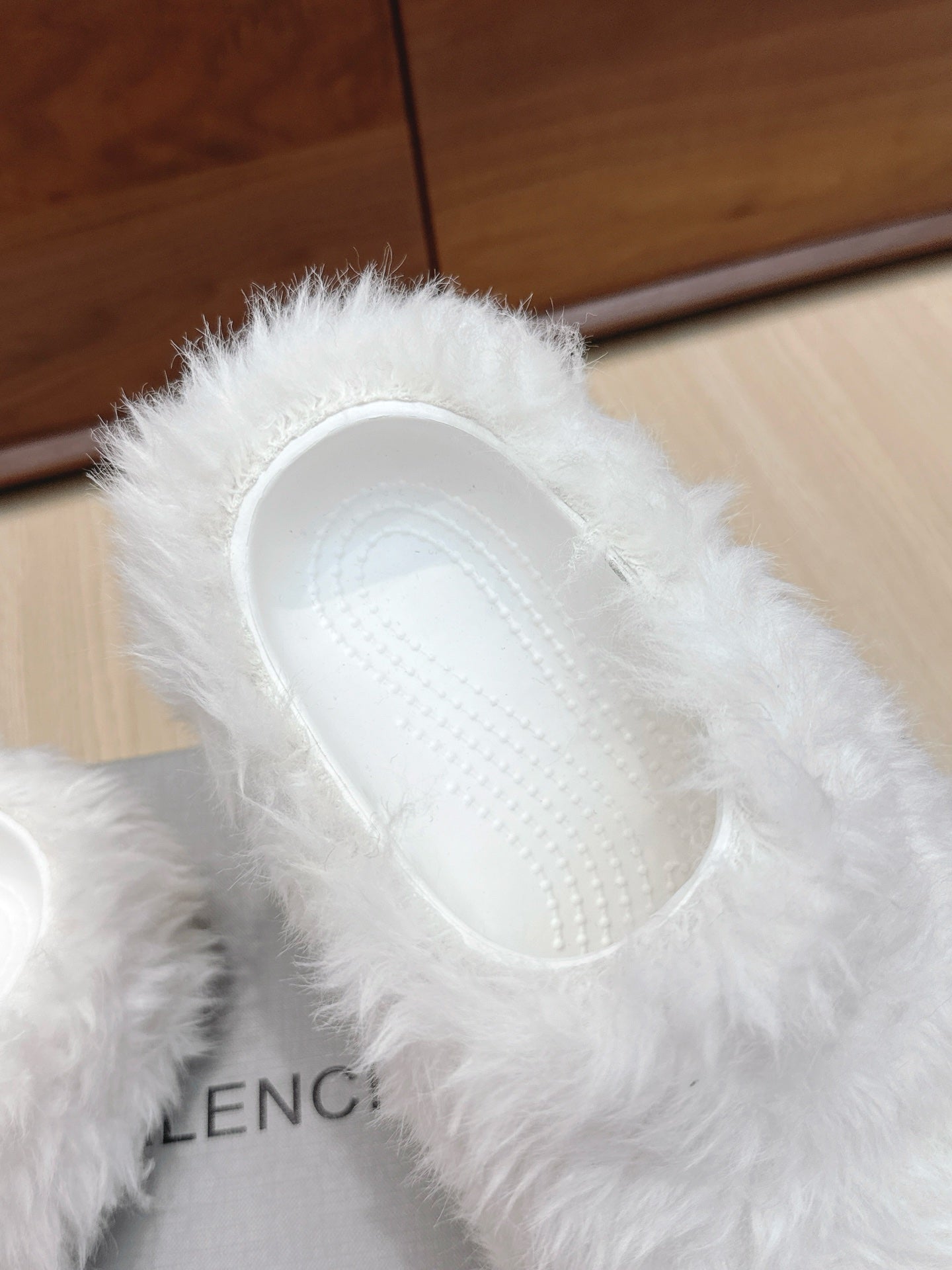 BALENCIAGA 25S MULES IN WHITE FAUX FUR - 35