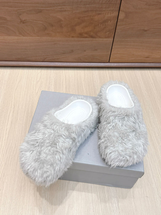 BALENCIAGA 25S MULES IN IVORY WHITE FAUX FUR - 35