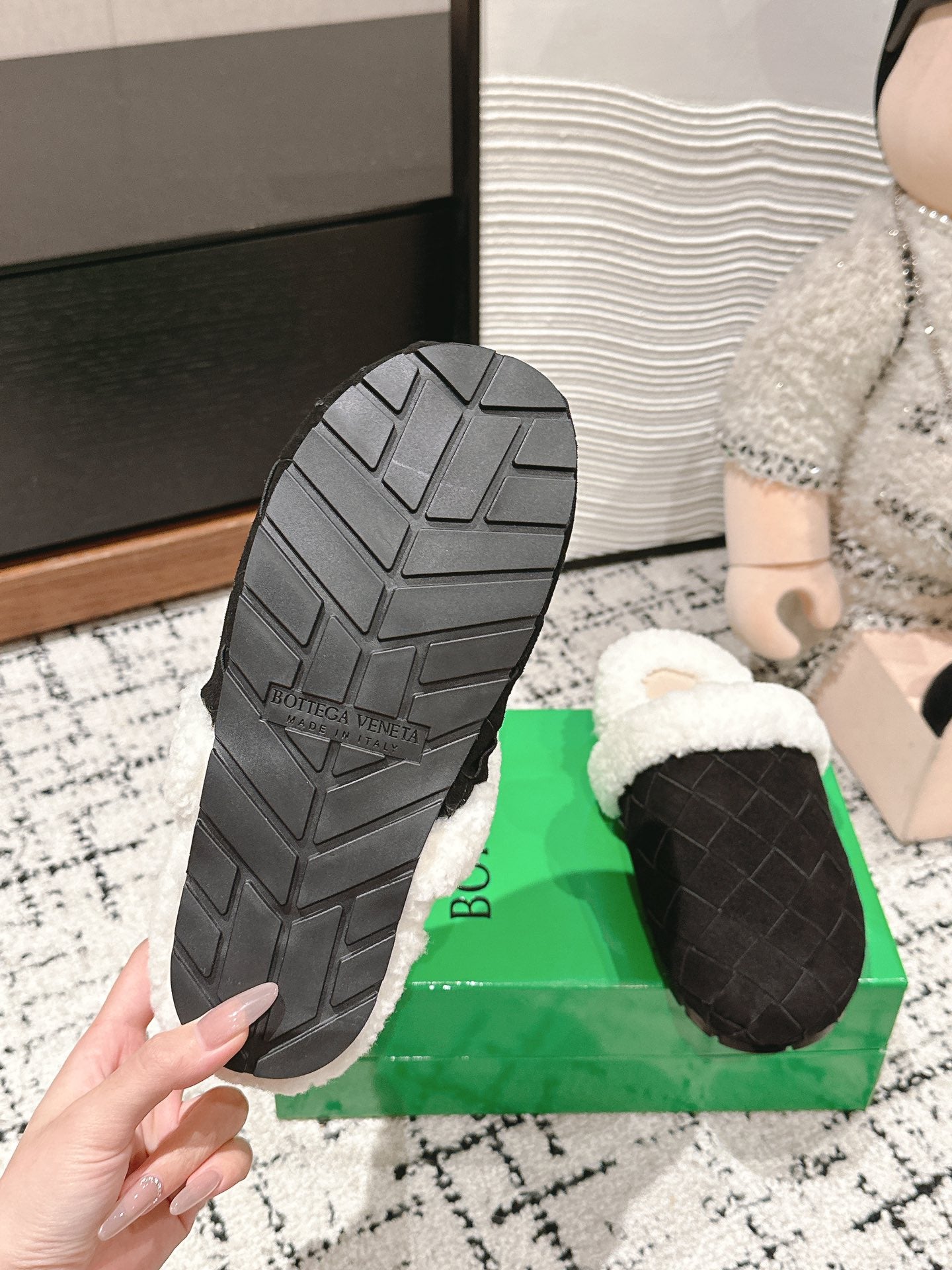 REGGIE SLIPPER IN BLACK SUEDE AND SHEARLING LINING - 35