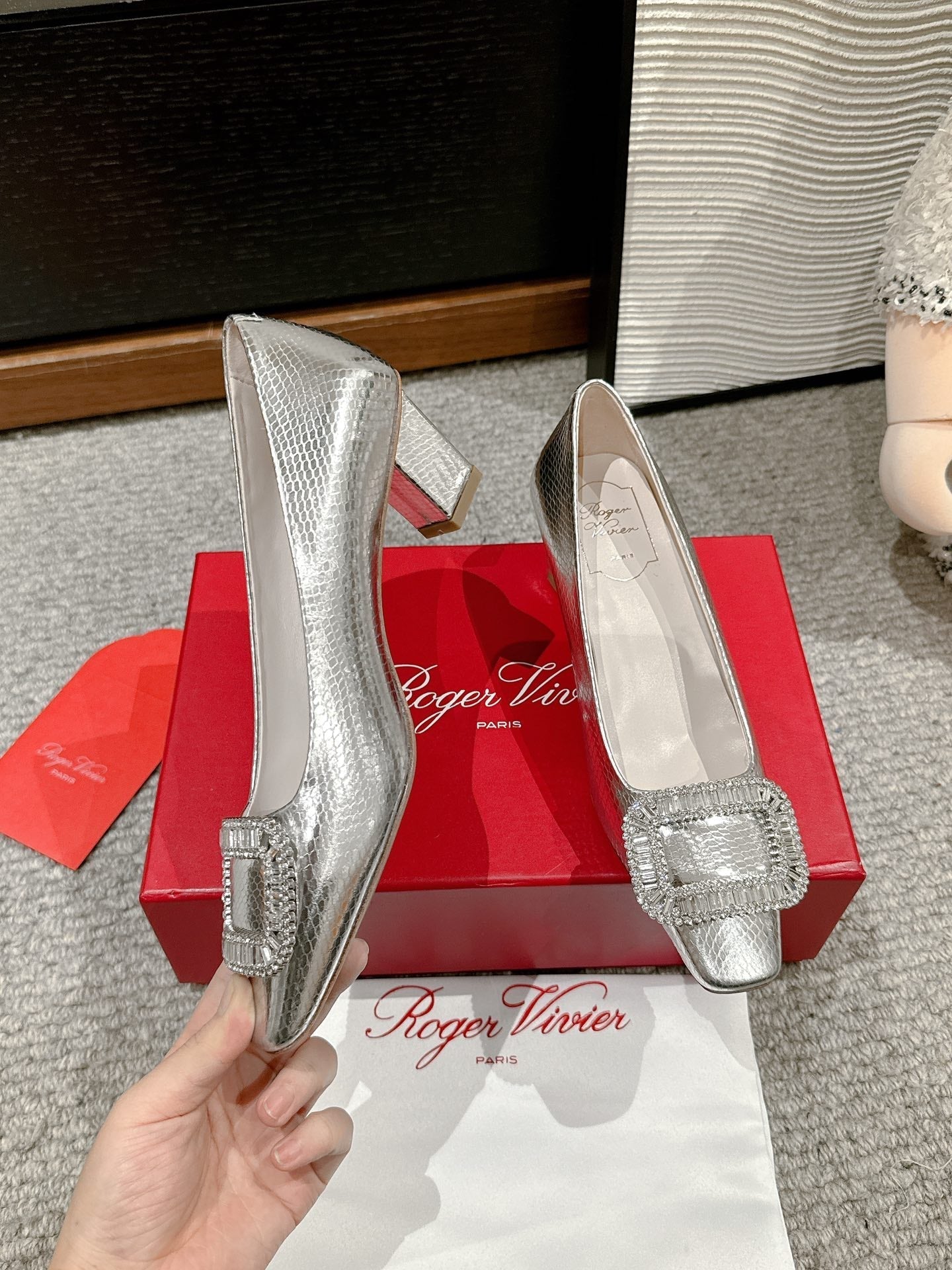BELLE VIVIER PUMPS IN SILVER METALLIC LIZARD EMBOSSED CALFSKIN - 34