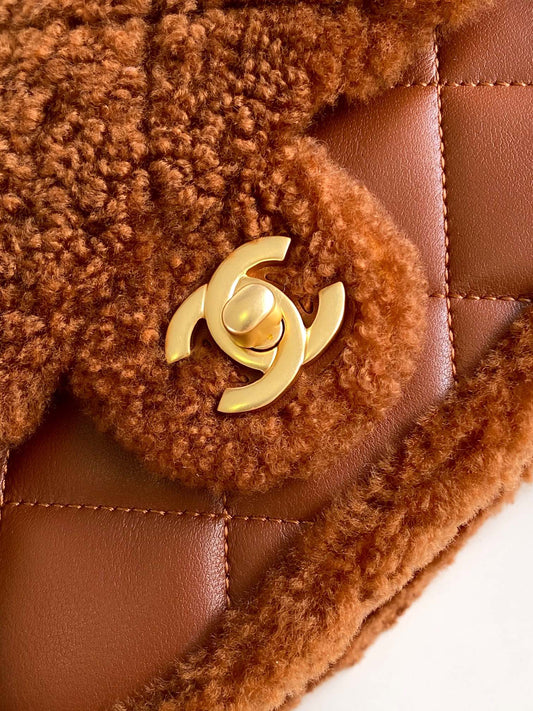 CHANEL 25S СУМКА FLAP BAG 18 СМ З КОРИЧНЕВОЇ ВОВНИ ТА ОВЧИНИ