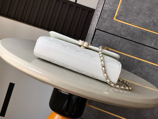 CHANEL 25S СУМКА KELLY 18 З БІЛОЇ ІКРЯНОЇ ШКІРИ ІЗ ЗОЛОТОЮ ФУРНІТУРОЮ