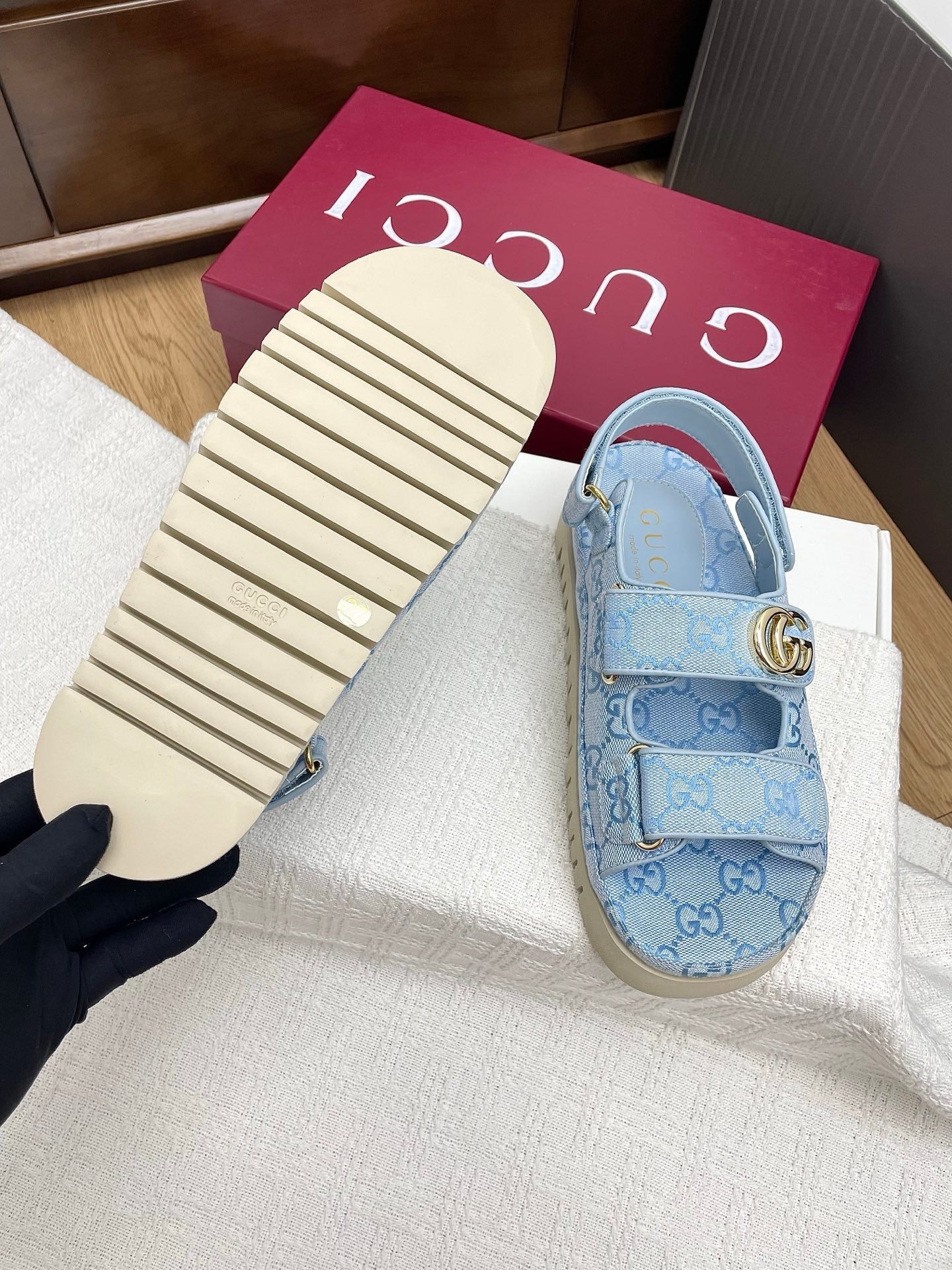 GG CLASSIC SANDALS 25S IN SKY BLUE FABRIC WITH GOLD HARDWARE - 35