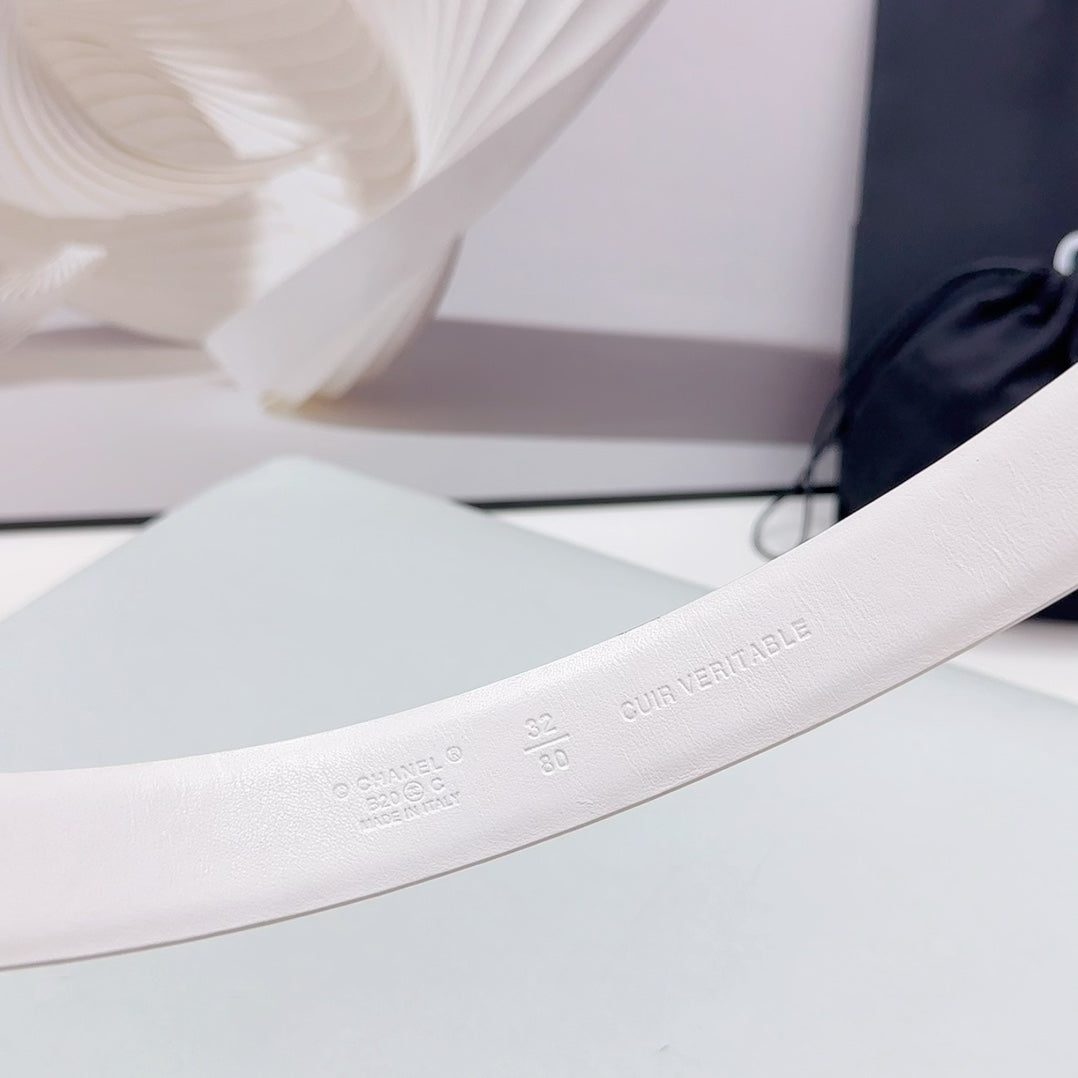 CC 30MM BELT IN WHITE CALFSKIN SILVER HARDWARE ATTACH PEARLS - 30