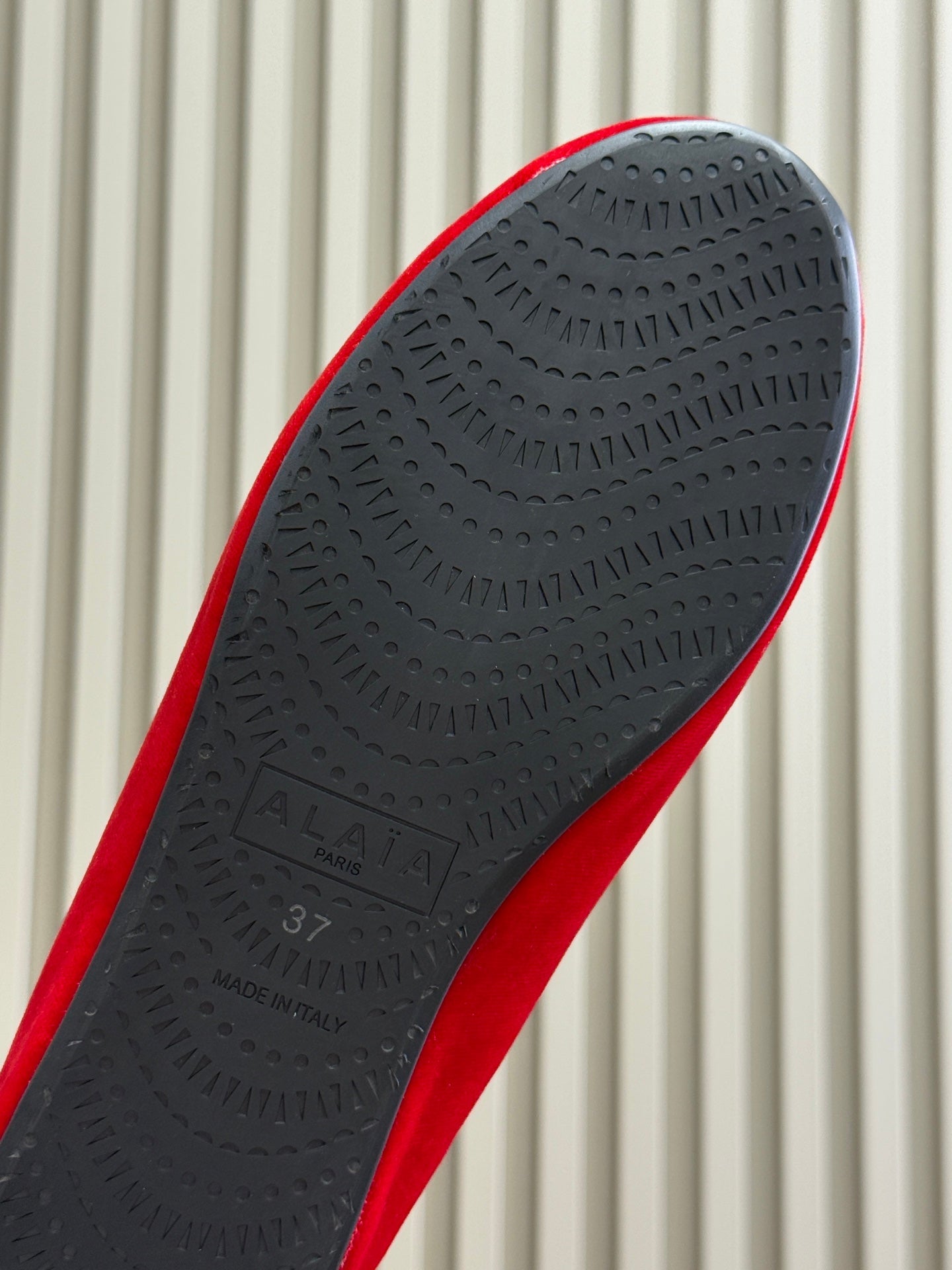 ALAIA 25S BALLET FLATS IN BRIGHT RED VELVET - 35