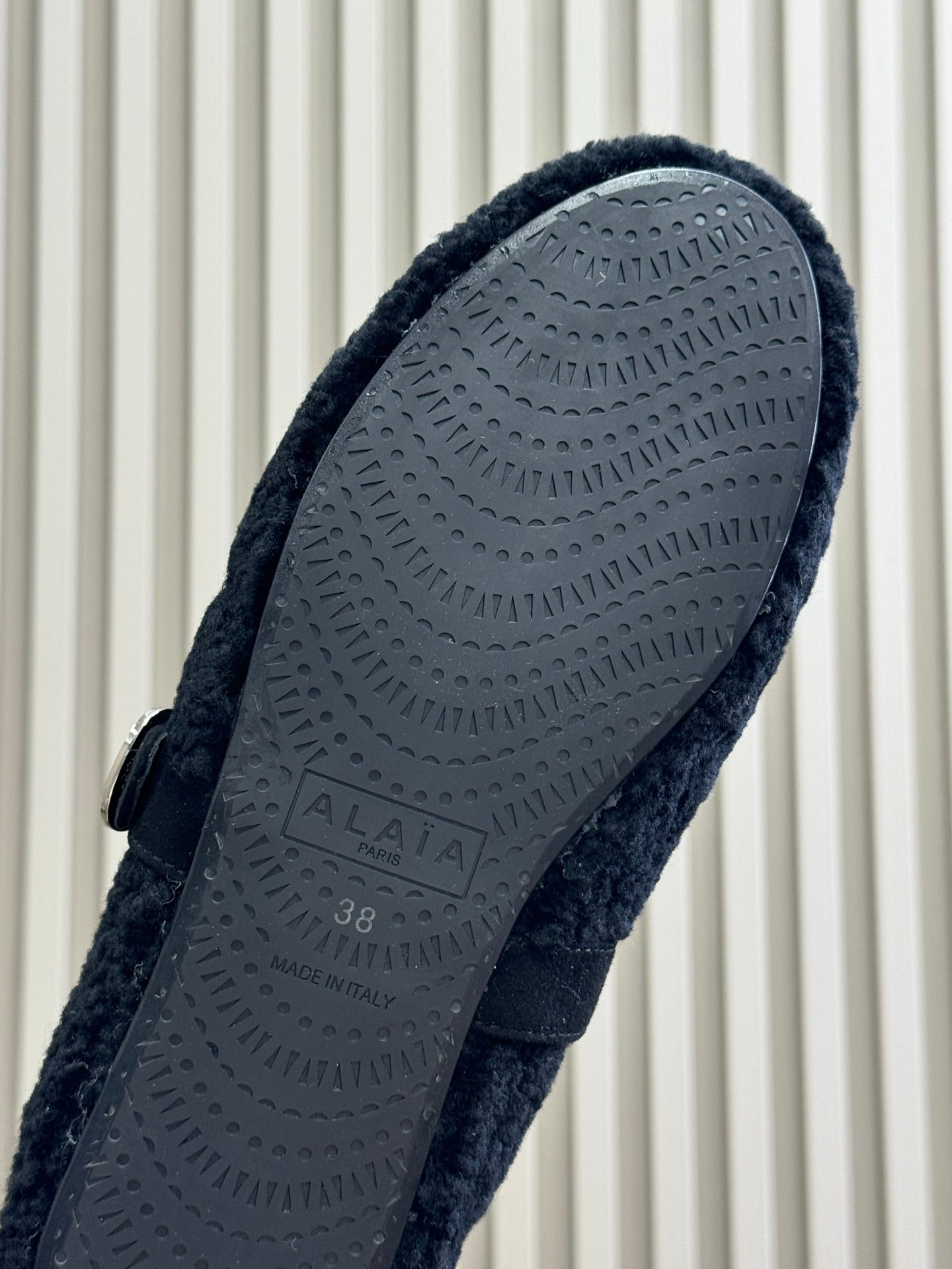 ALAIA 25S COZY MARY JANE SHEARLING FLATS IN BLACK - 35