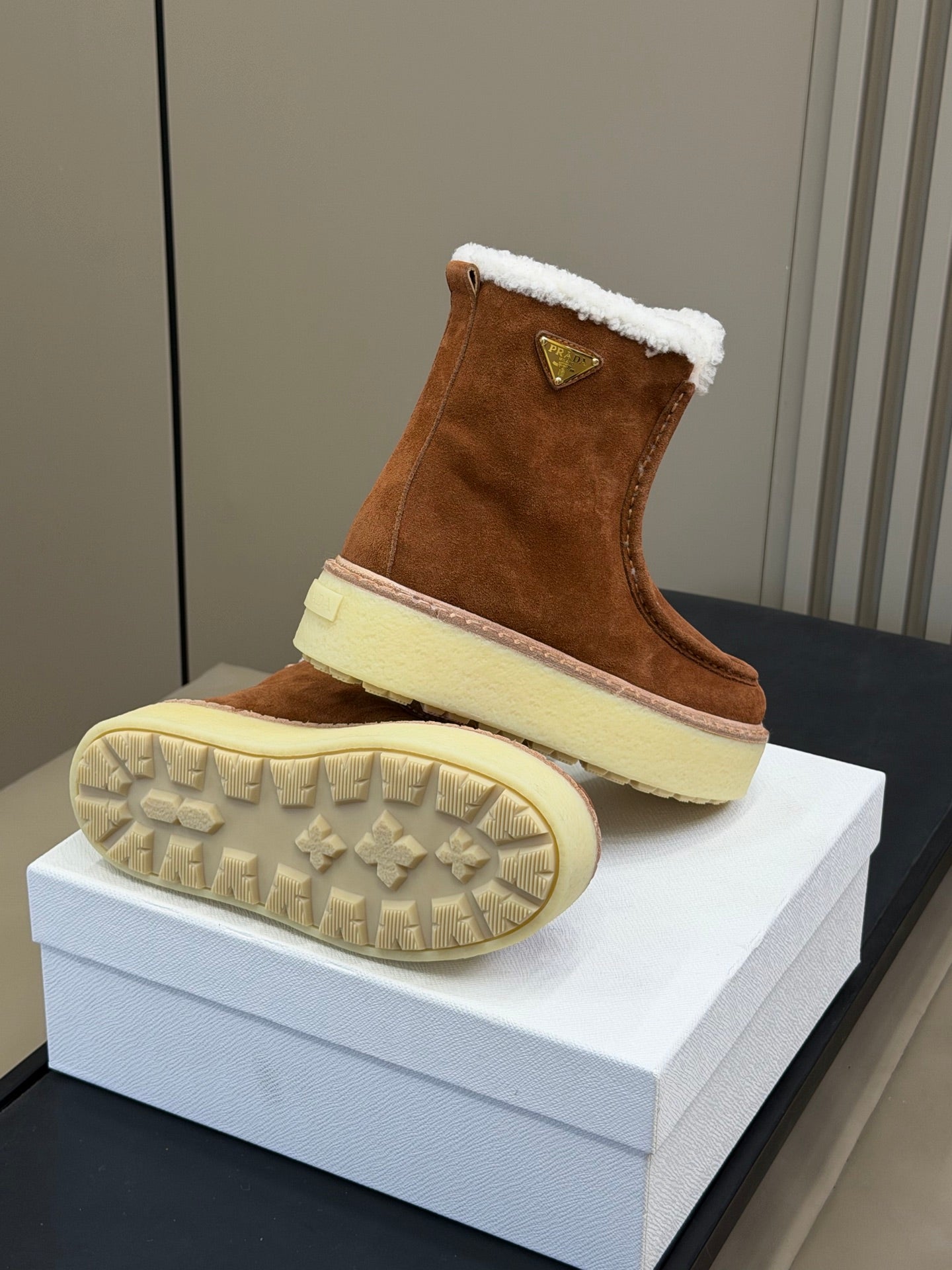 PRADA 25S PLATFORM ANKLE BOOTS 40 MM IN DARK BROWN SUEDE SHEARLING-LINED - 35