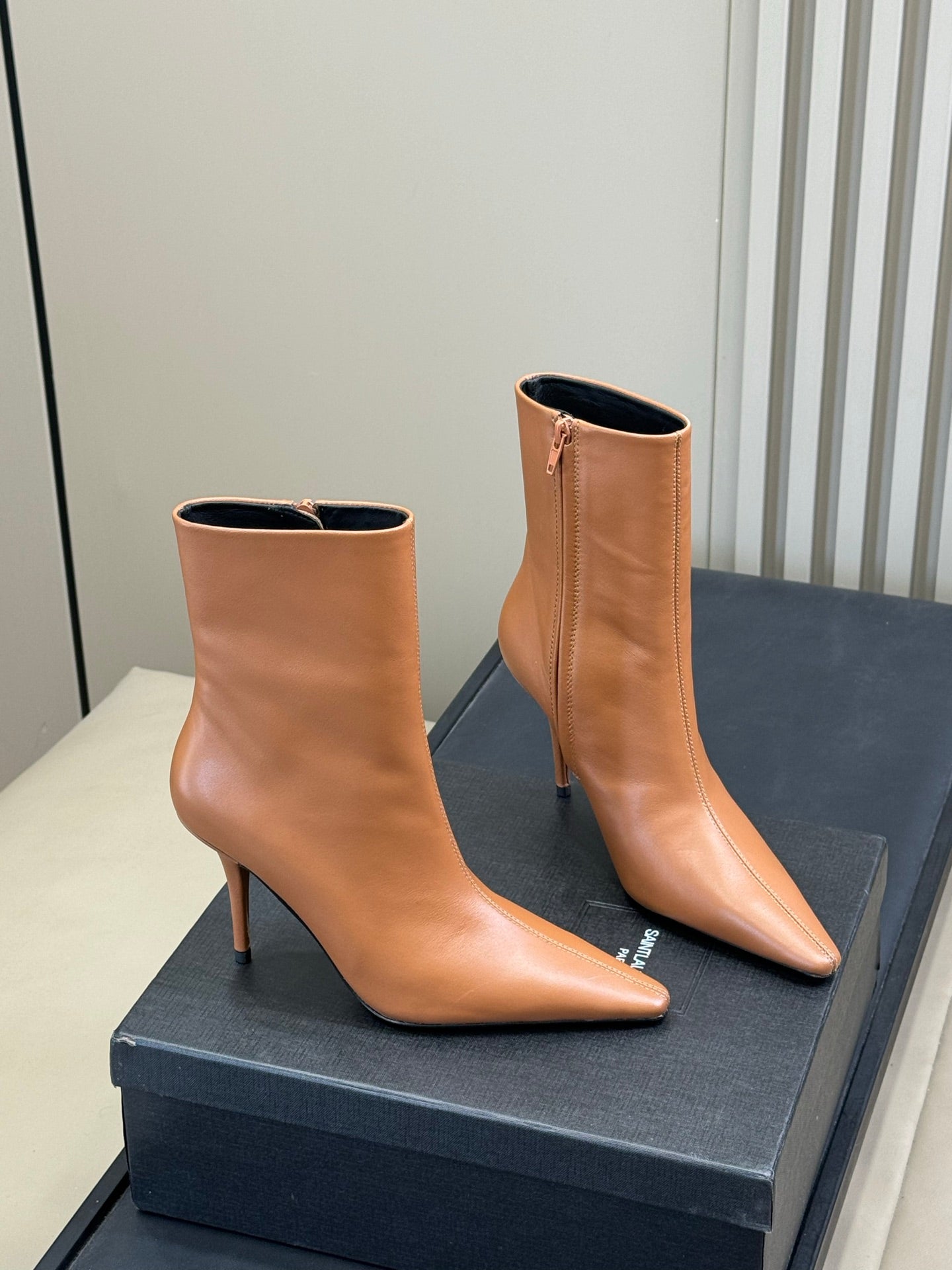 Черевики YSL 26S на підборах із помаранчево-коричневої телячої шкіри на блискавці
