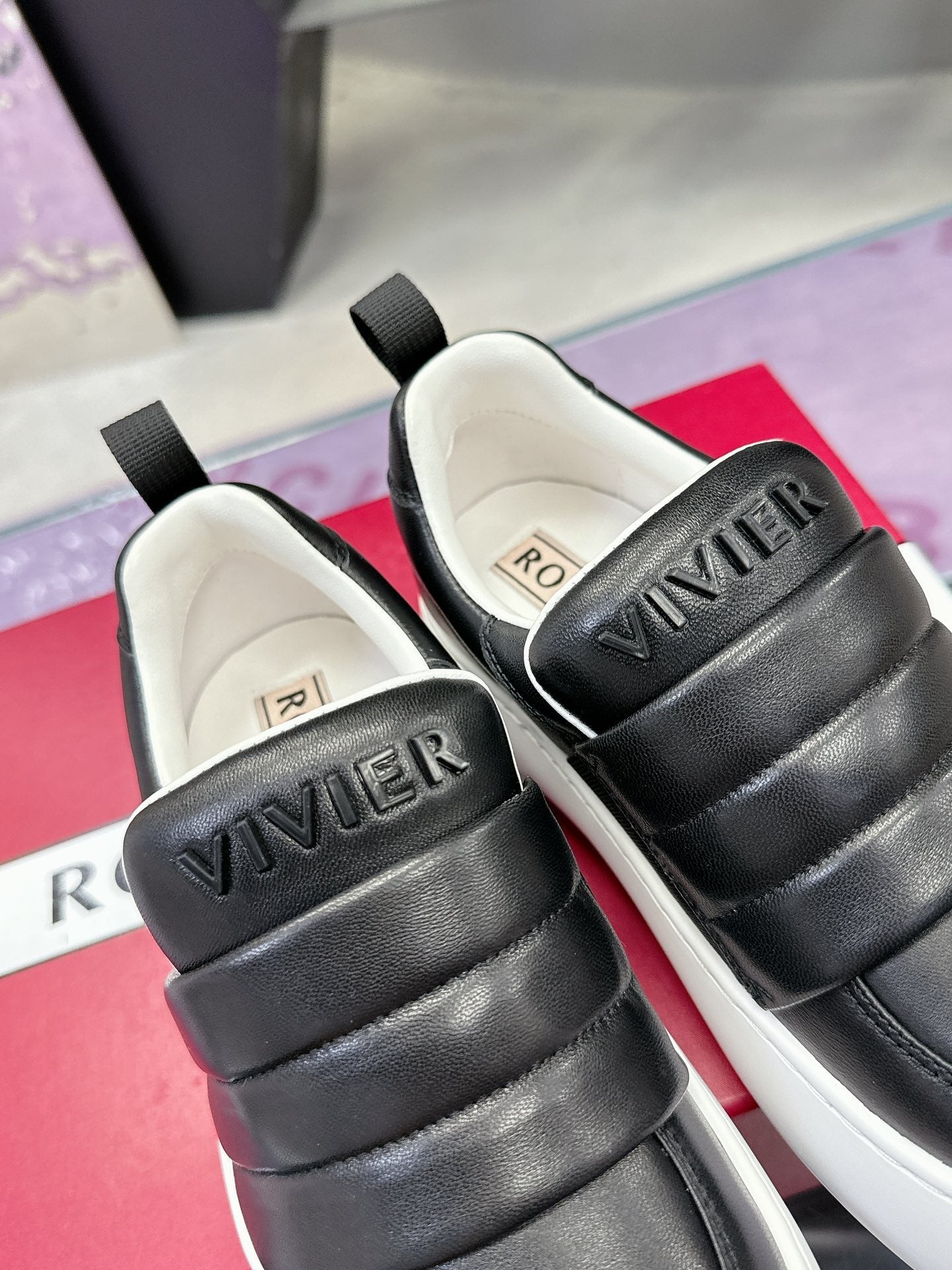 PUFFY LEATHER LOW TOP SNEAKERS IN BLACK LAMBSKIN - 34