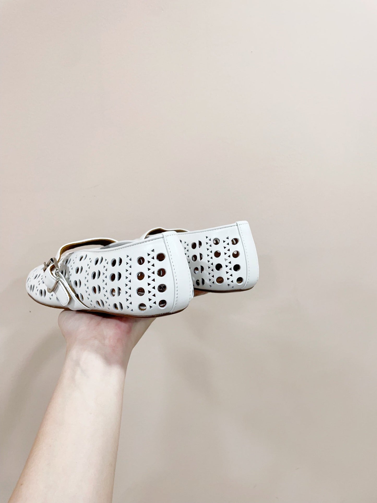 ALAIA HOLLOW BALLET FLAT IN WHITE LAMBSKIN - 35