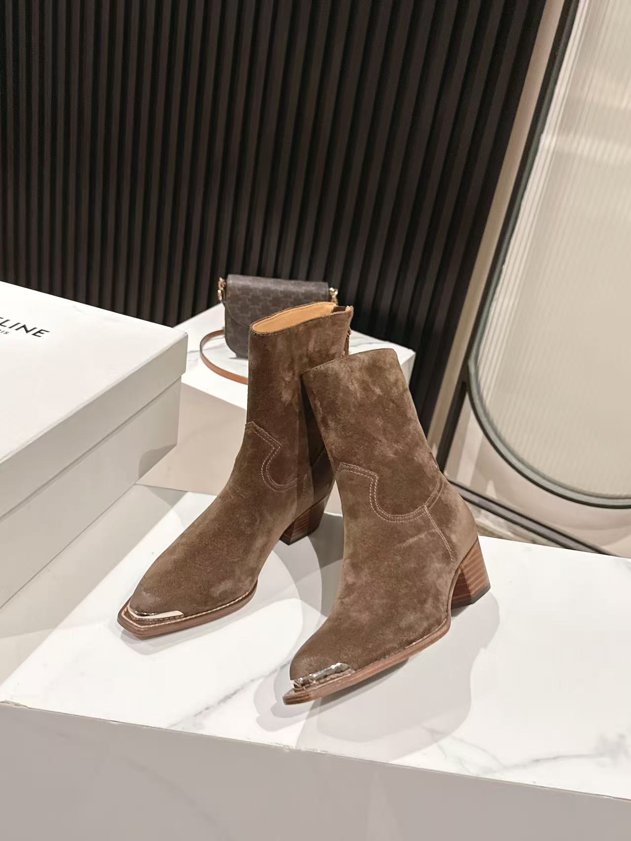 CELINE 25S CHELSEA BOOTS CLASSIC 45MM IN DARK BROWN SUEDE - 35
