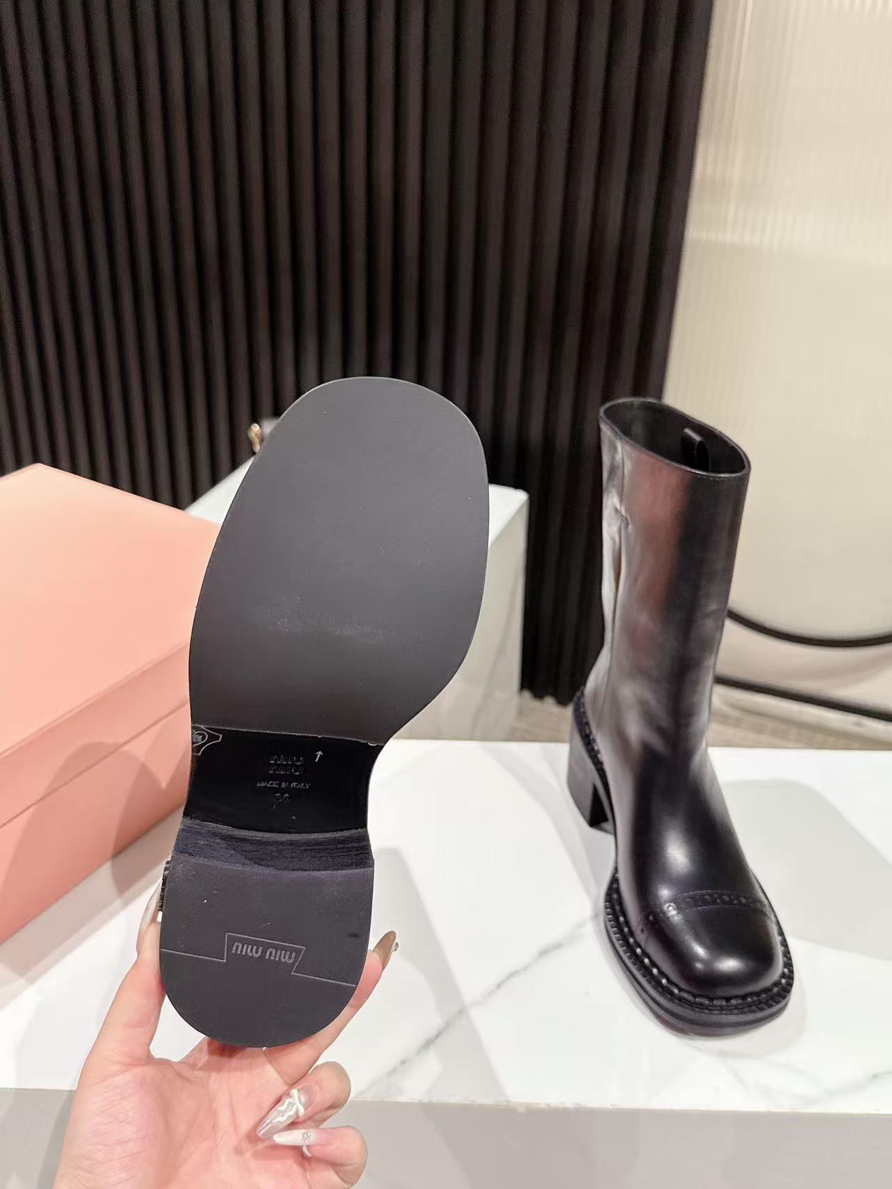 Черевики MIU MIU 26S на платформі, на високих підборах, 50 мм, з чорної глянцевої телячої шкіри