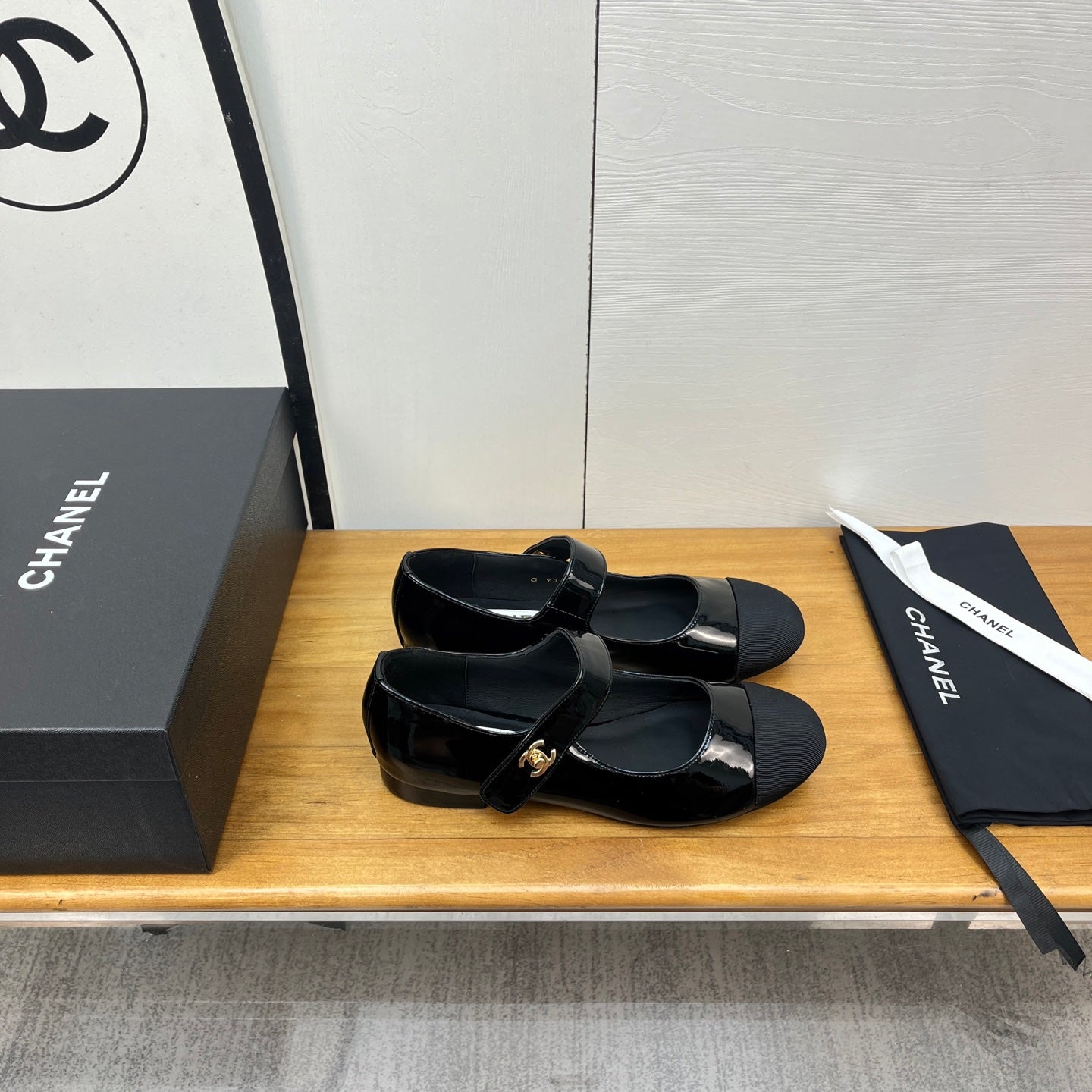 CHANEL 25S FLATS WITH FABRIC TOE IN BLACK GLOSSY CALFSKIN - 35