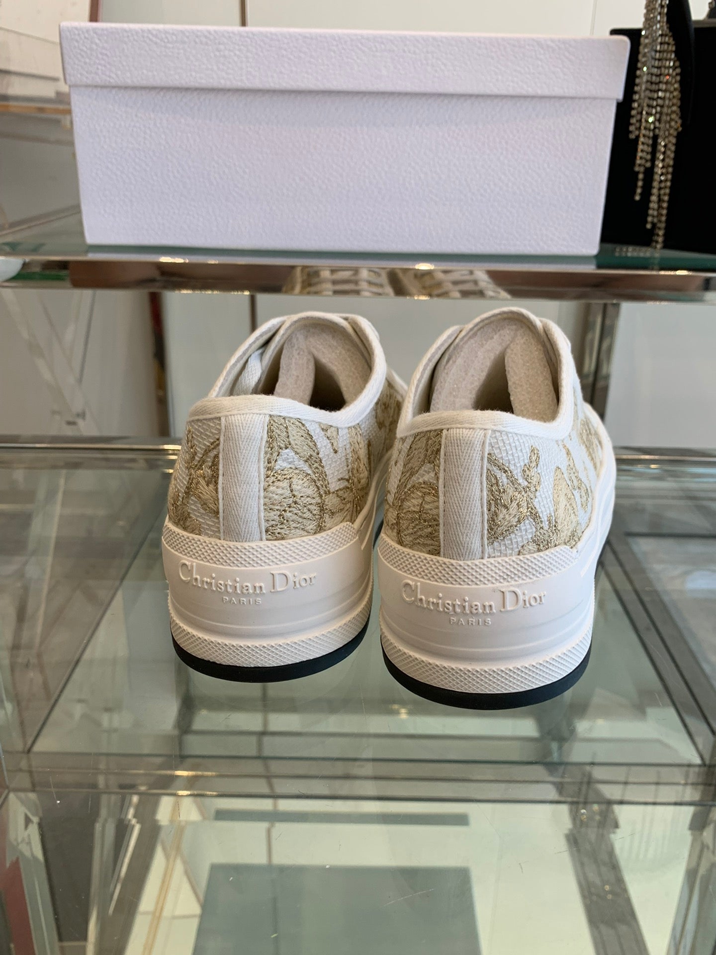 WALK'N PLATFORM SNEAKER IN WHITE-GOLD TONE EMBROIDERED FABRIC - 35