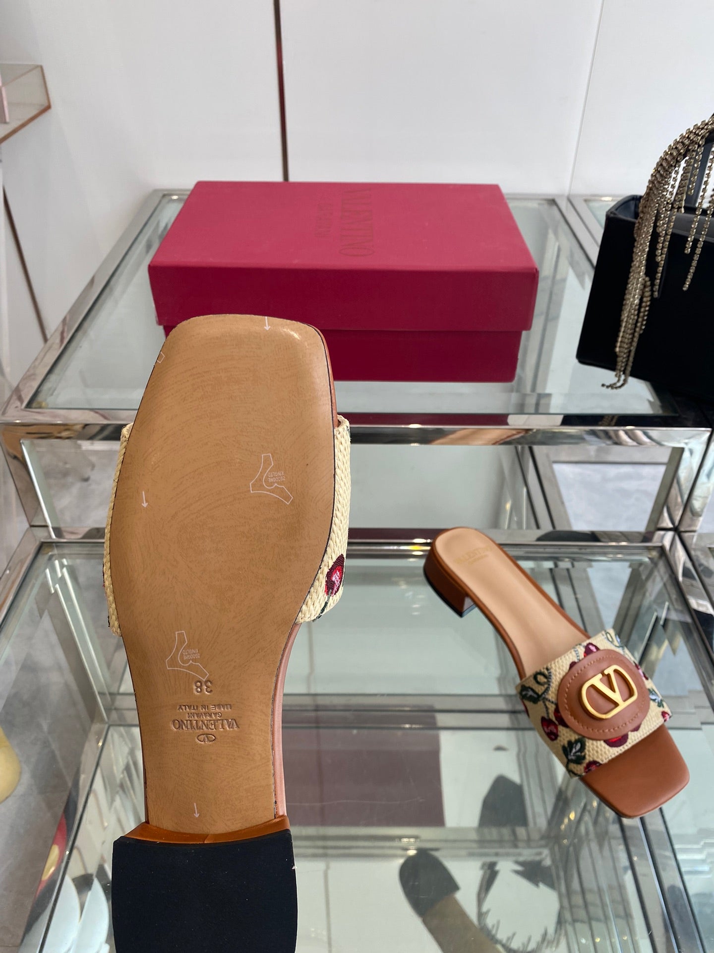 VLTN HIGH HEEL 25S 30 MM IN BEIGE FABRIC AND BROWN LAMBSKIN WITH EMBROIDERED CHERRY MOTIF - 34
