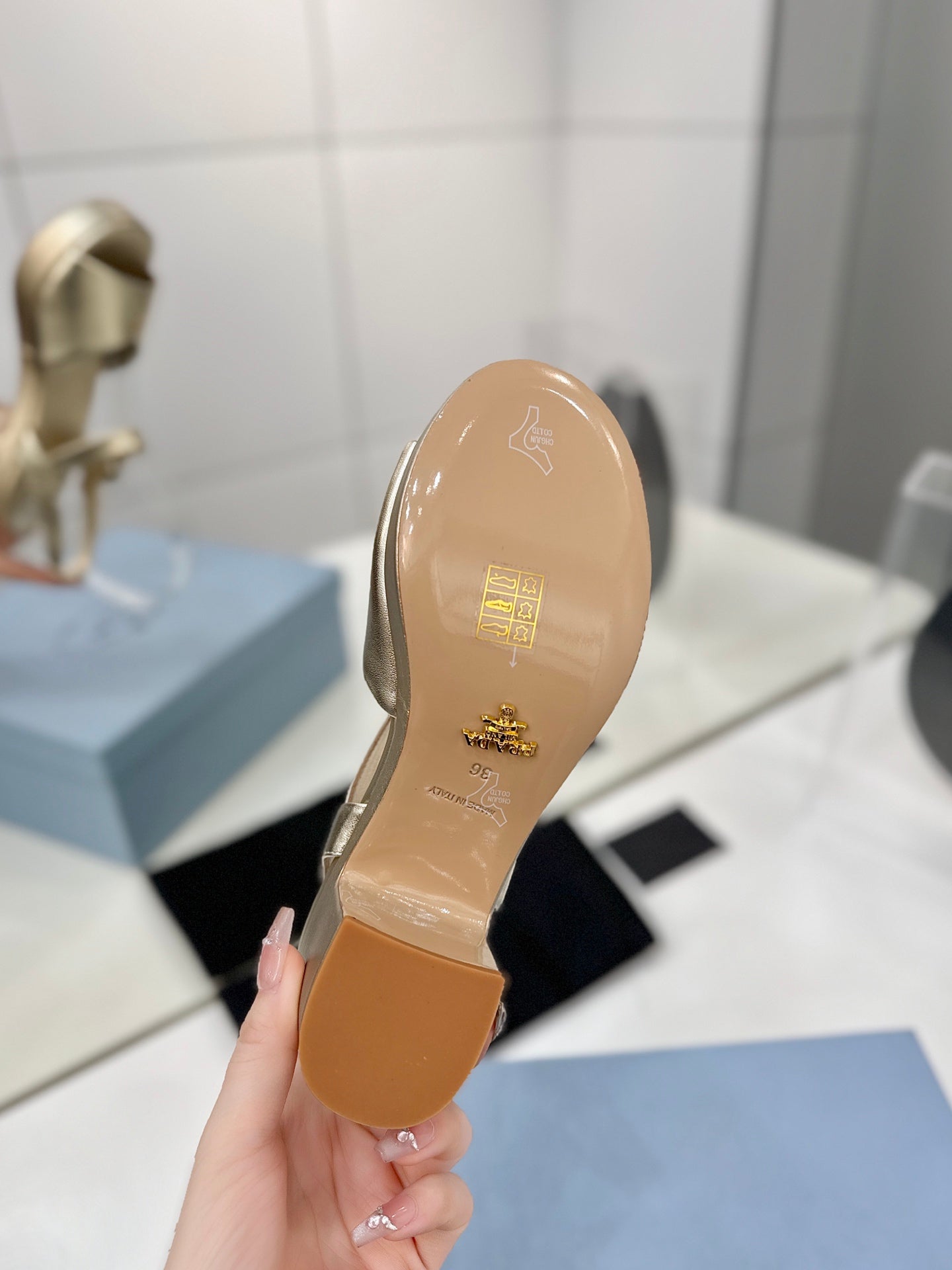 БОСОНІЖКИ PRADA 26S НА ПІДБОРАХ 70 ММ ІЗ ЗОЛОТОЇ ТЕЛЯЧОЇ ШКІРИ