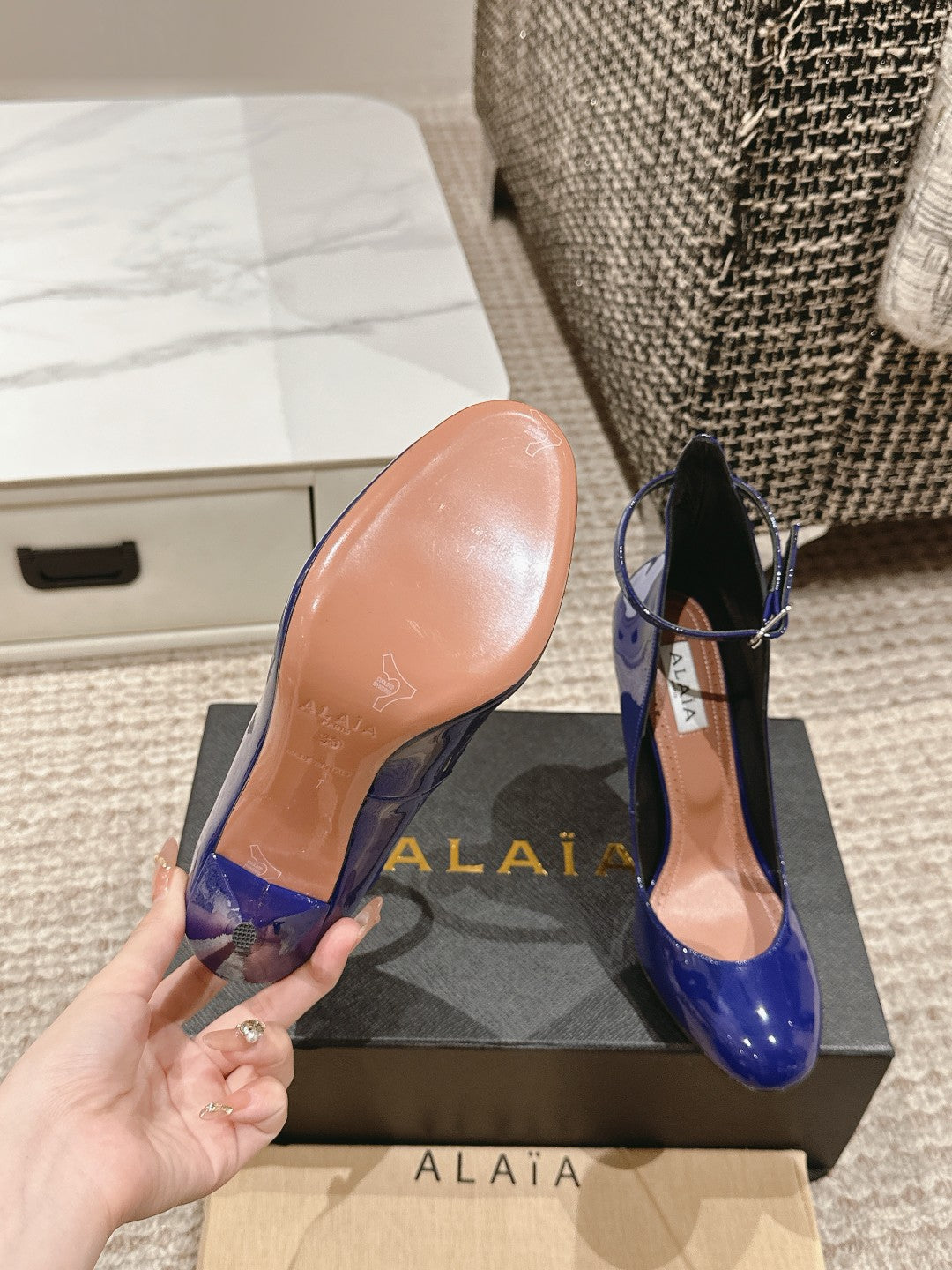 ALAIA ROUND-TOE HIGH HEELS 10 CM IN NAVY BLUE CALFSKIN - 35