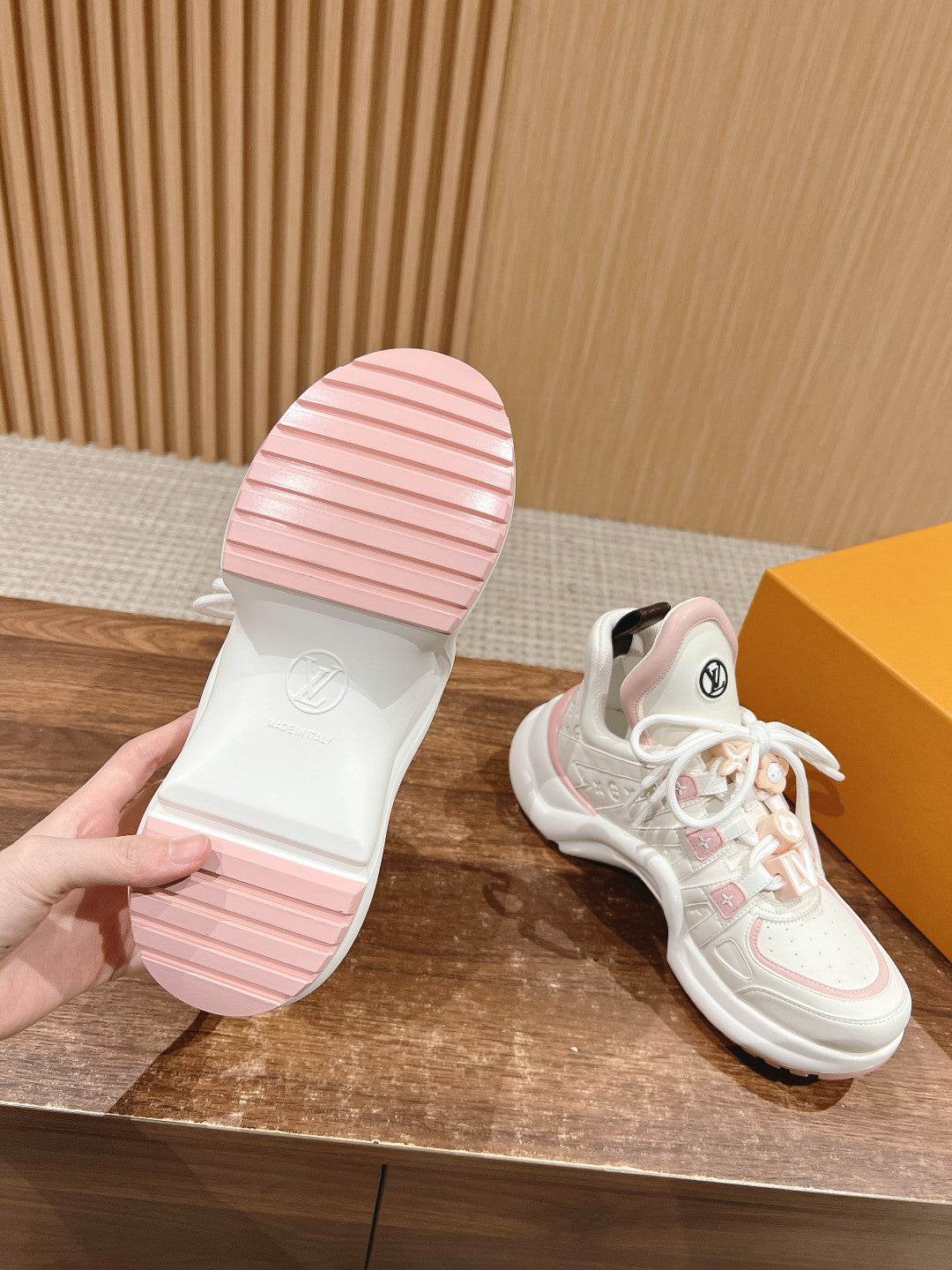 LV ARCHLIGHT SNEAKER IN WHITE MIX LIGHT PINK EMBOSSED CALFSKIN - 35