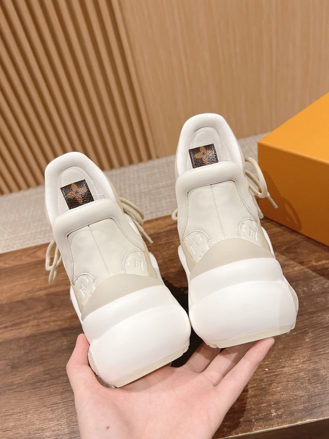 LV ARCHLIGHT SNEAKER IN BLANC BEIGE EMBOSSED CALFSKIN - 35
