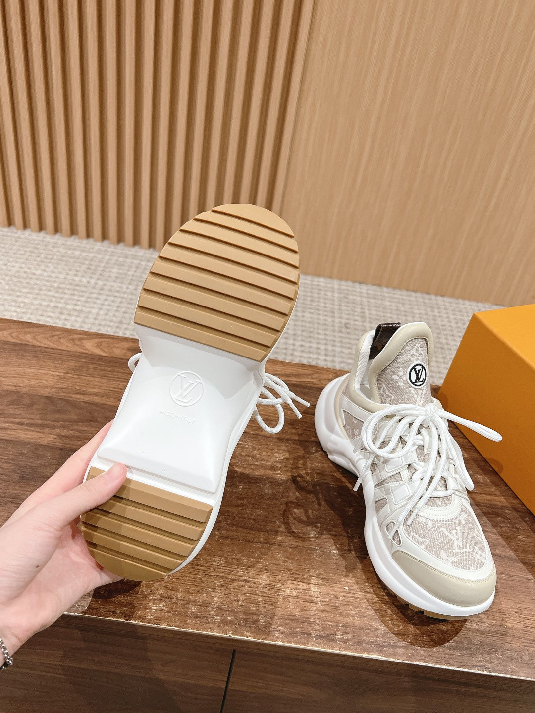 LV ARCHLIGHT SNEAKER IN WHITE CALFSKIN AND CAMEL BEIGE MONOGRAM DENIM - 35