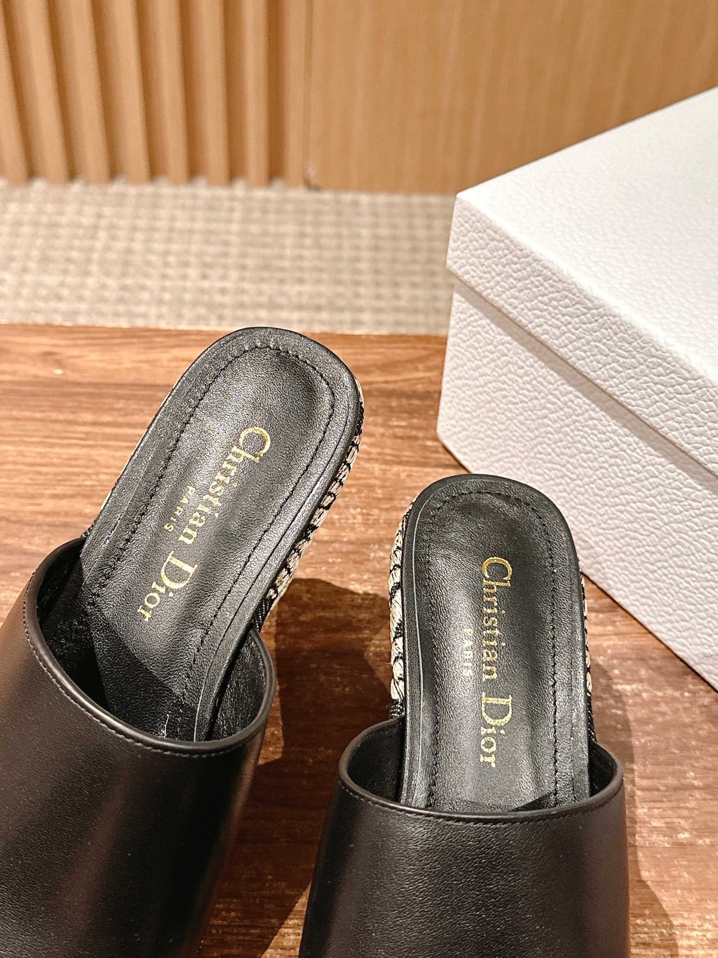 ATTITUDE WEDGE SLIDE 90MM IN BLACK CALFSKIN CANVAS SOLE - 35