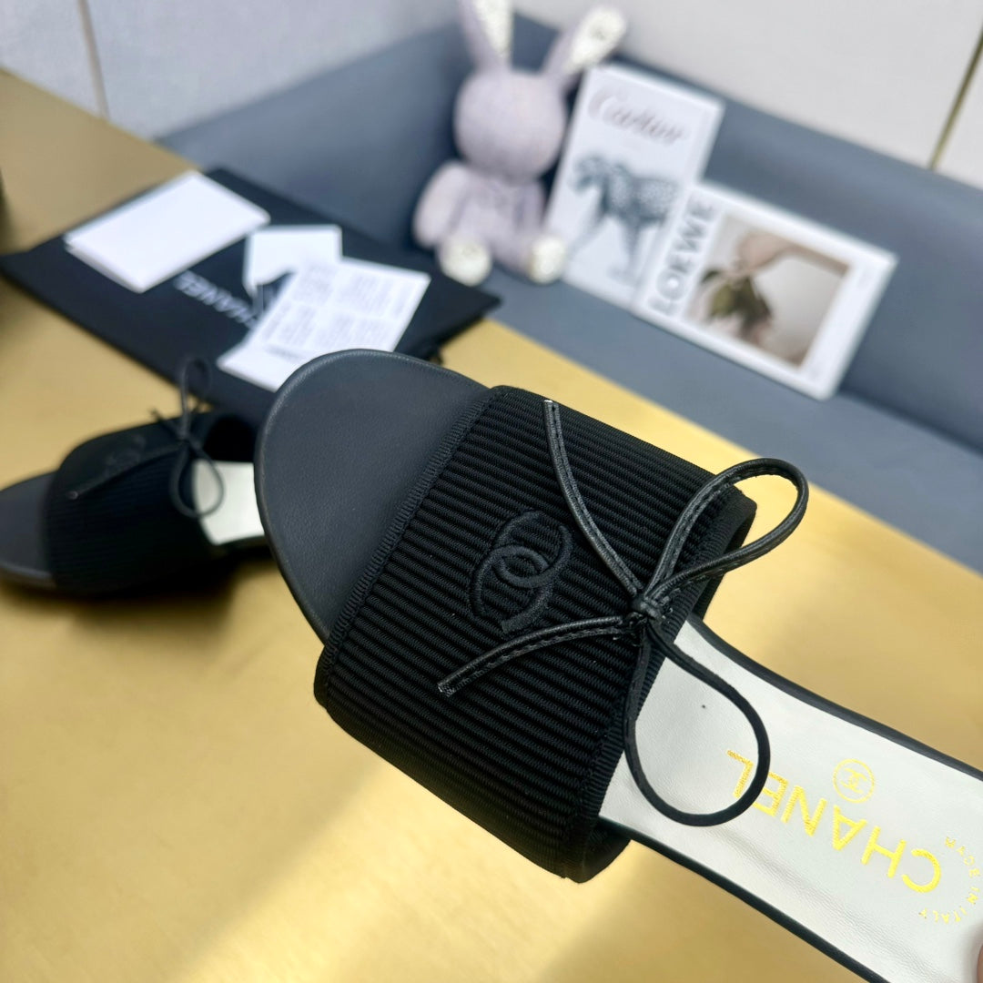 BOW SLIPPERS IN BLACK LAMBSKIN - 35