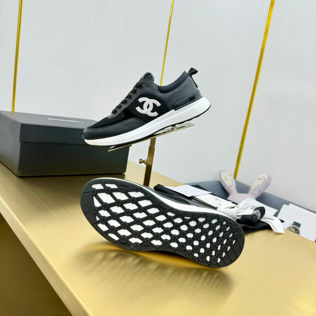CLASSIC TRAINER IN BLACK MERCERIZED VELVET WITH WHITE LOGO - 35