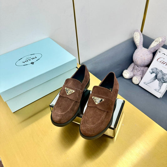 LOAFERS ATTACHED TRIANGLE LOGO IN WALNUT BROWN SUEDE - 34