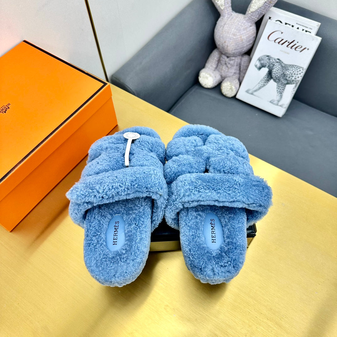 CHYPRE SANDAL IN OCEAN BLUE SHEARLING - 35
