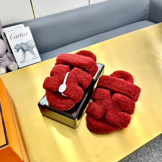 CHYPRE SANDAL IN SCARLET RED SHEARLING - 35