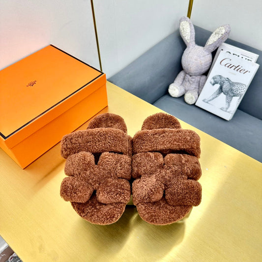 CHYPRE SANDAL IN UMBER BROWN SHEARLING - 35