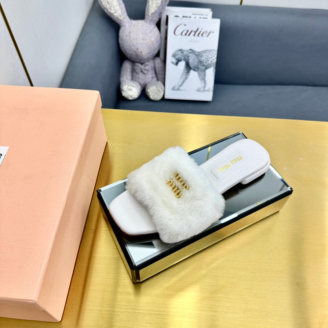 WHITE SLIPPERS LAMB FUR - 35