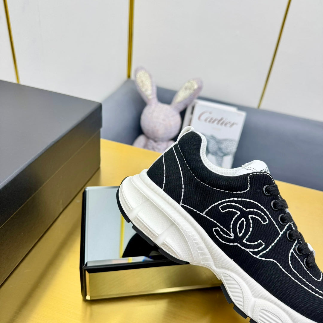 SNEAKER IN BLACK MIX WHITE BREATHABLE FABRIC - 35