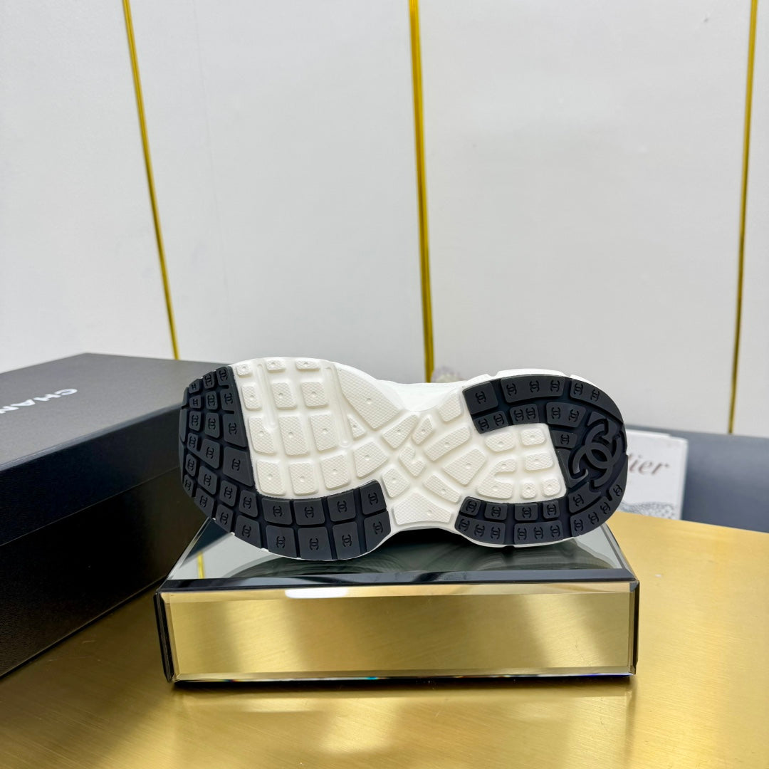 SNEAKER IN PALE GRAY SUEDE WITH BLACK LOGO AND MESH - 35