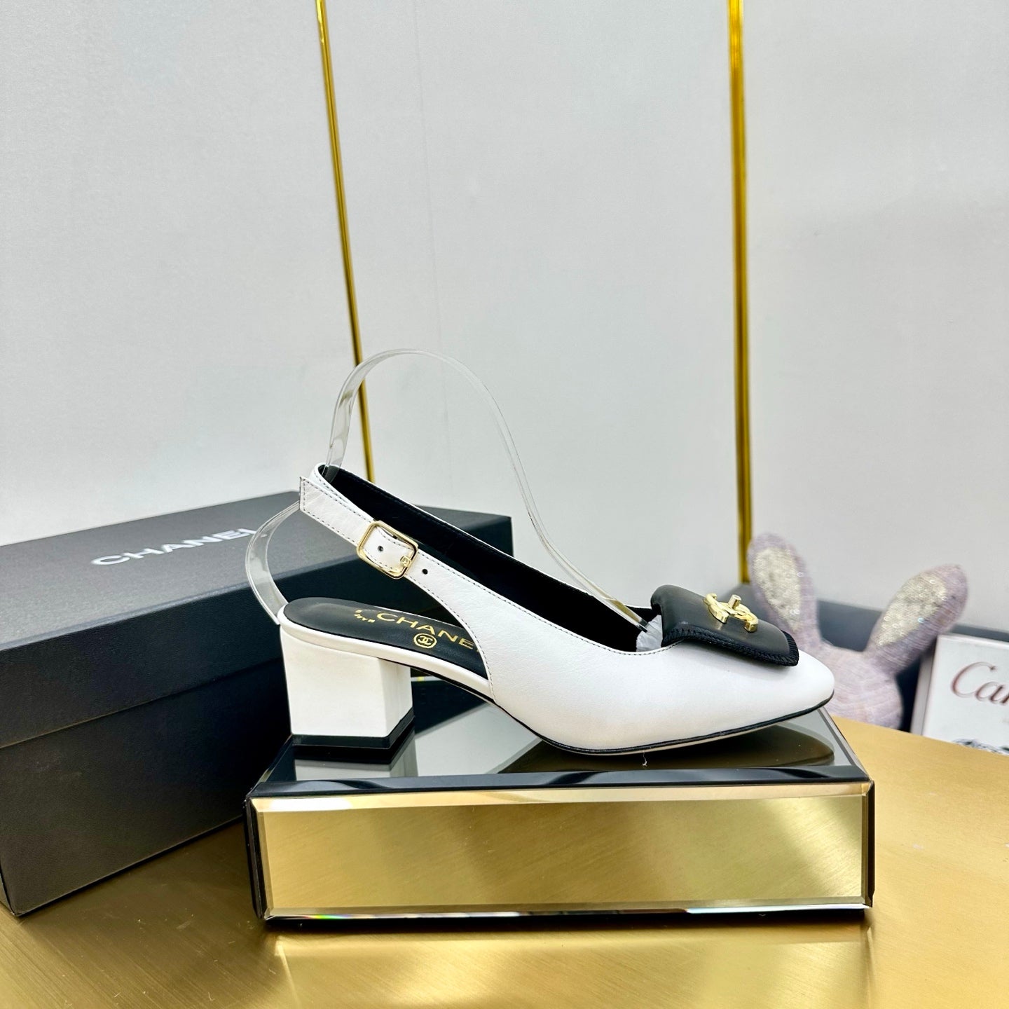 CC SLINGBACK 25S IN WHITE MIX BLACK CALFSKIN WITH GOLD HARDWARE - 35