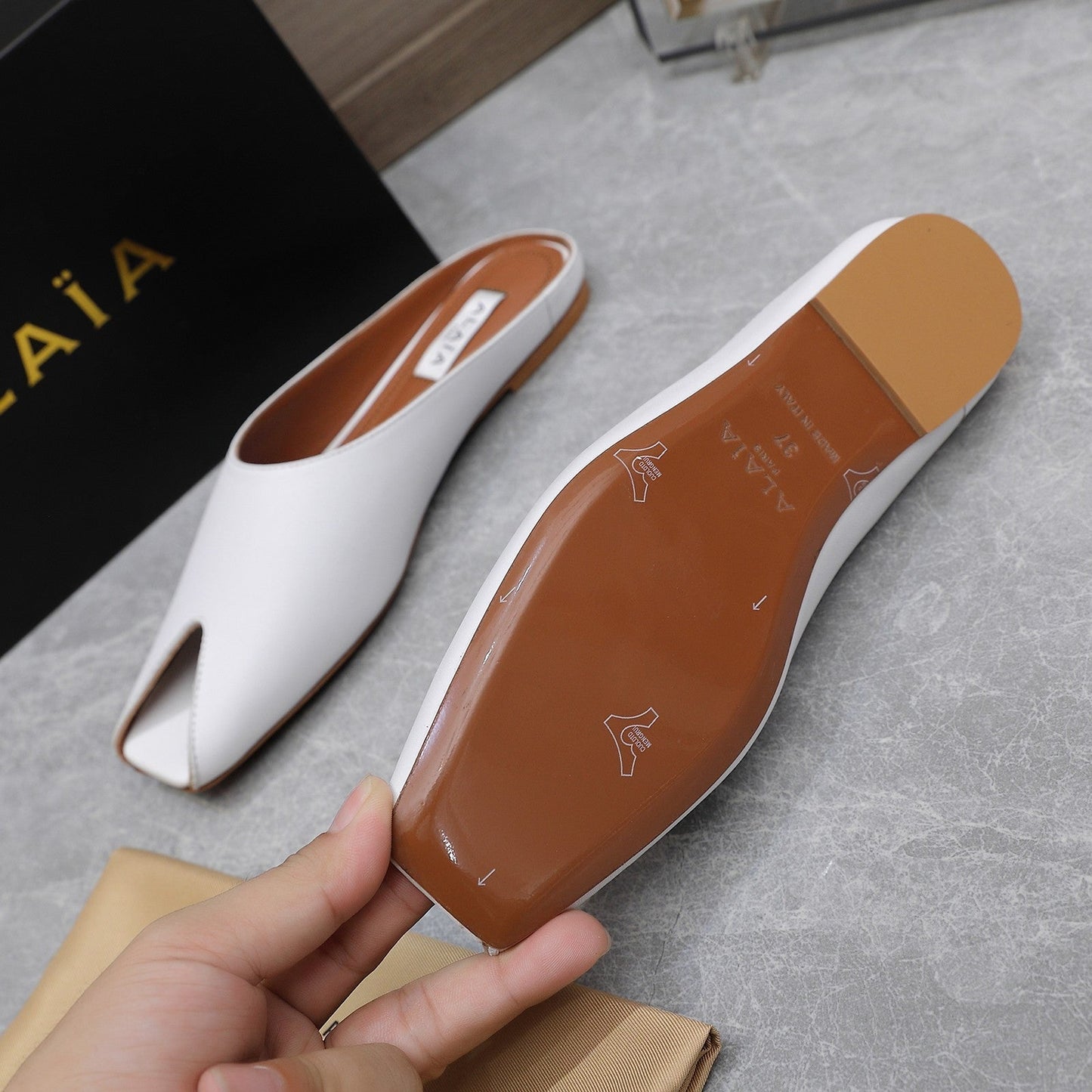 ALAIA FLAT MULE IN WHITE LAMBSKIN - 34