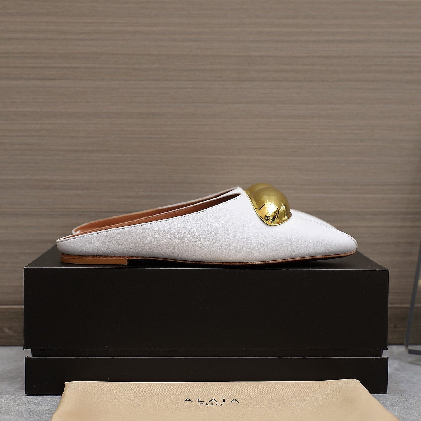 ALAIA FLAT MULE IN WHITE LAMBSKIN WITH GOLD HARDWARE - 34