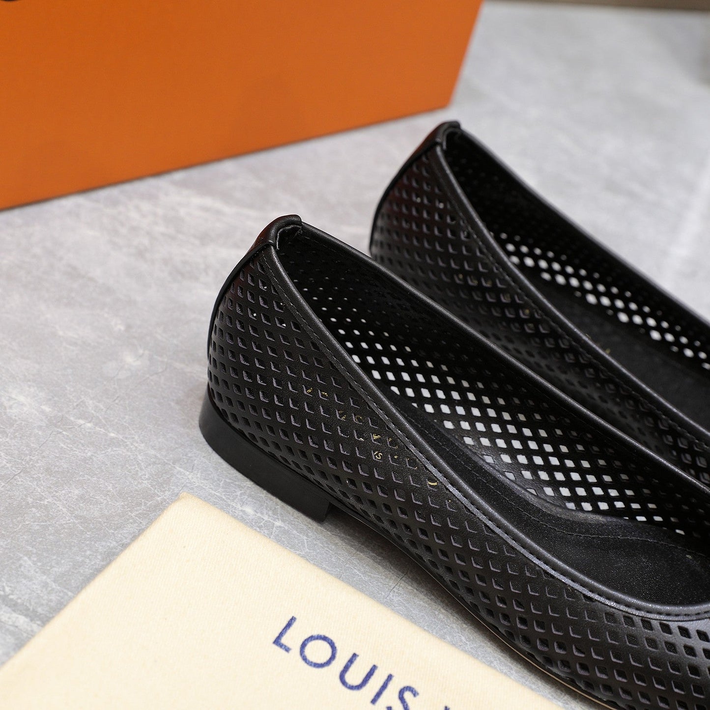 LV WOMEN'S BALLET FLAT IN BLACK CALFSKIN WITH PERFORATION CRAFTMANSHIP - 35