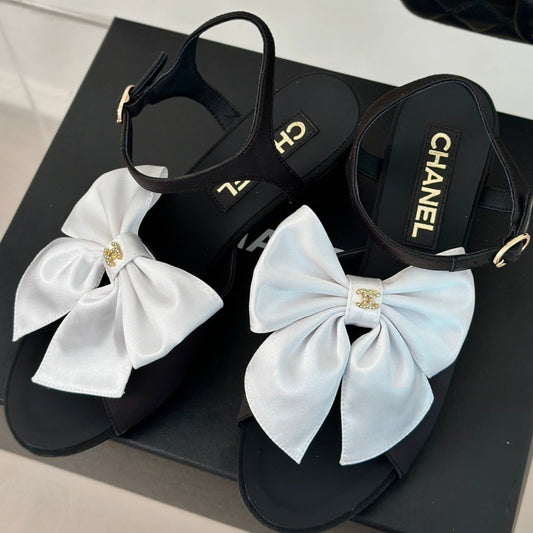 Чорно-білі сандалі Double CC Big Bow High на високих підборах зі шкіри ягняти - 35