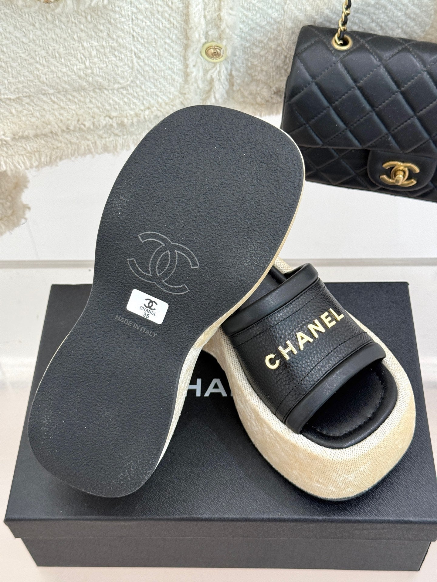 PLATFORM SLIPPERS IN BLACK LAMBSKIN - 35