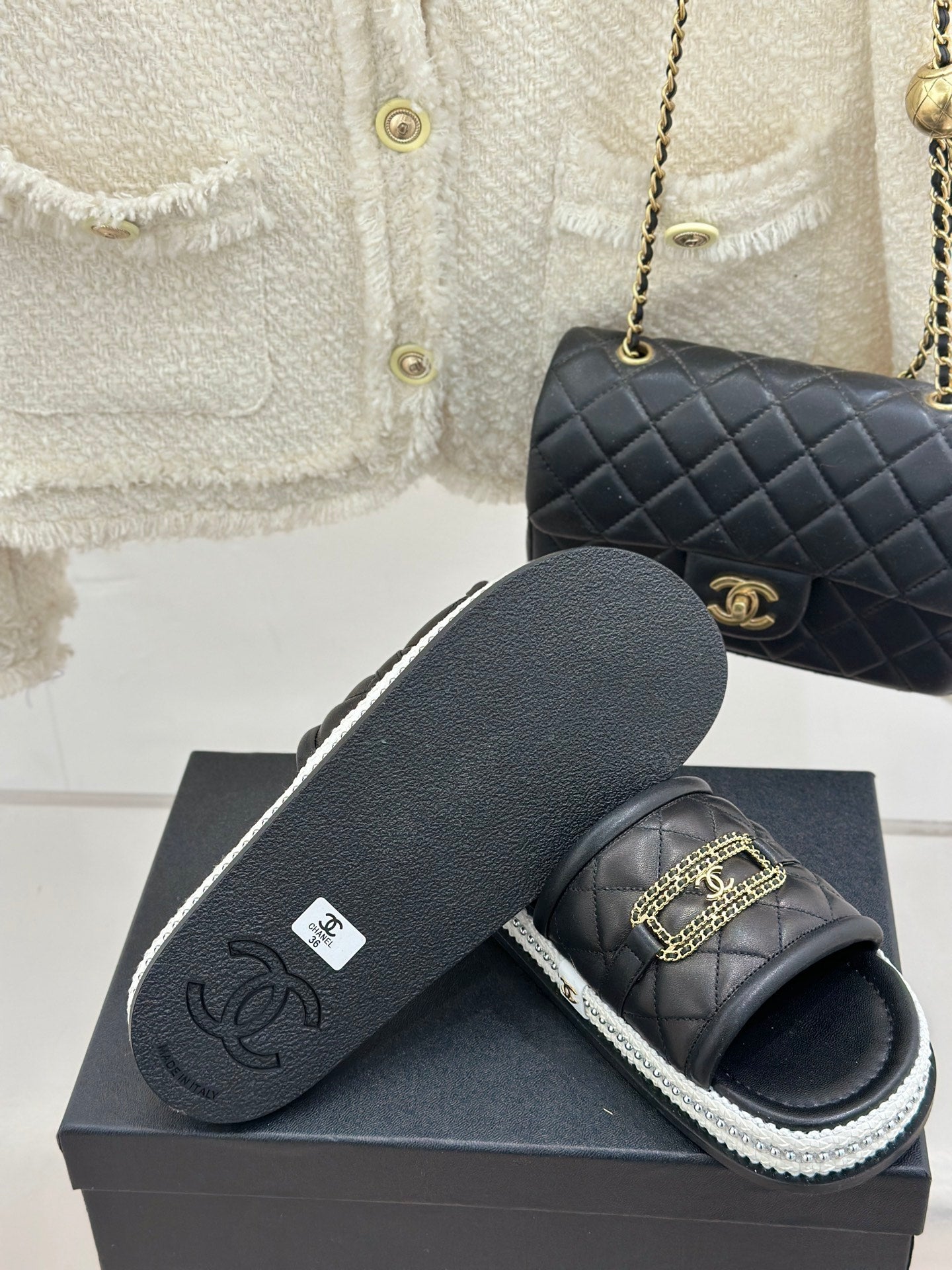DIAMOND QUILTED CHAIN LAZY SLIPPERS IN BLACK LAMBSKIN - 35