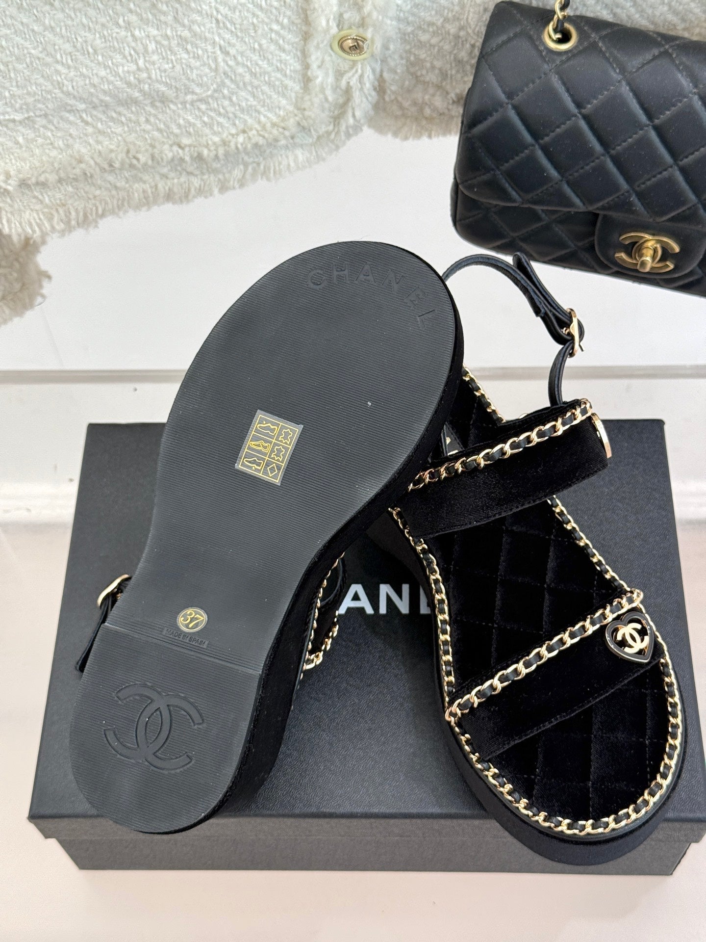 THICK-SOLED CHAIN HEART SANDAL IN BLACK VELVET - 35
