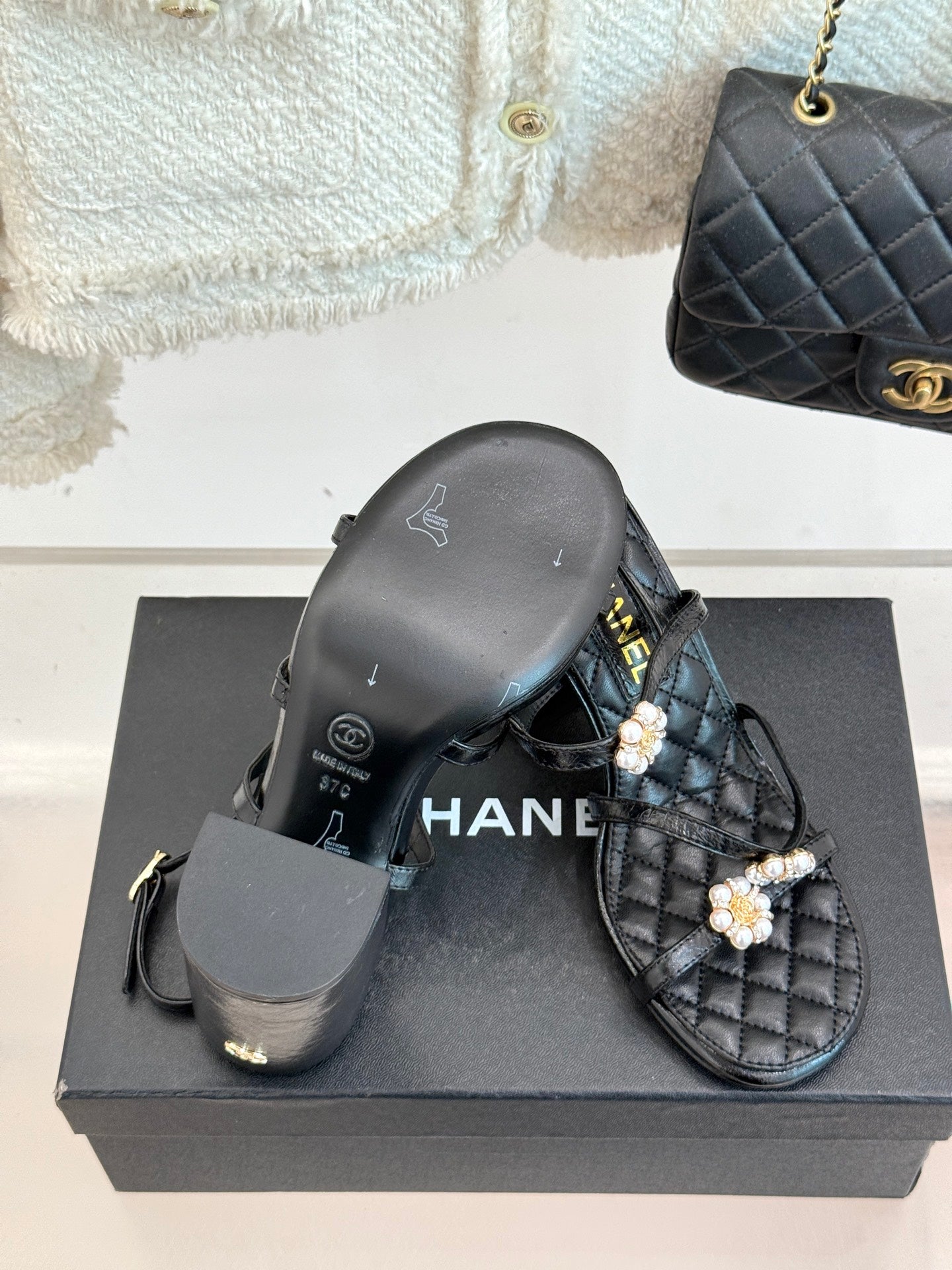 HIGH HEELS SANDAL IN BLACK LAMBSKIN PEARL FLOWERS - 35