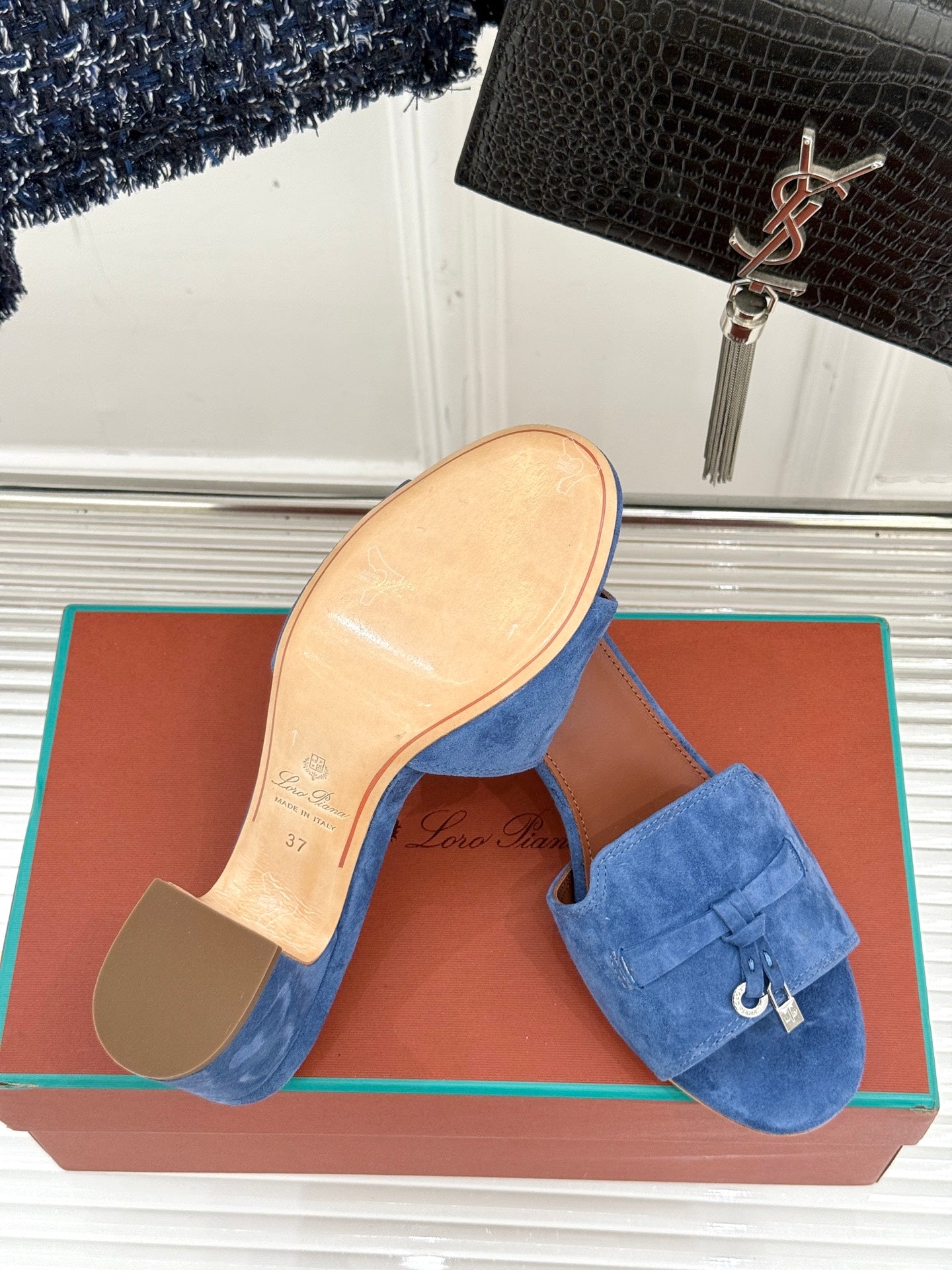 HIGH HEELS IN BLUE SUEDE AND LAMBSKIN - 35