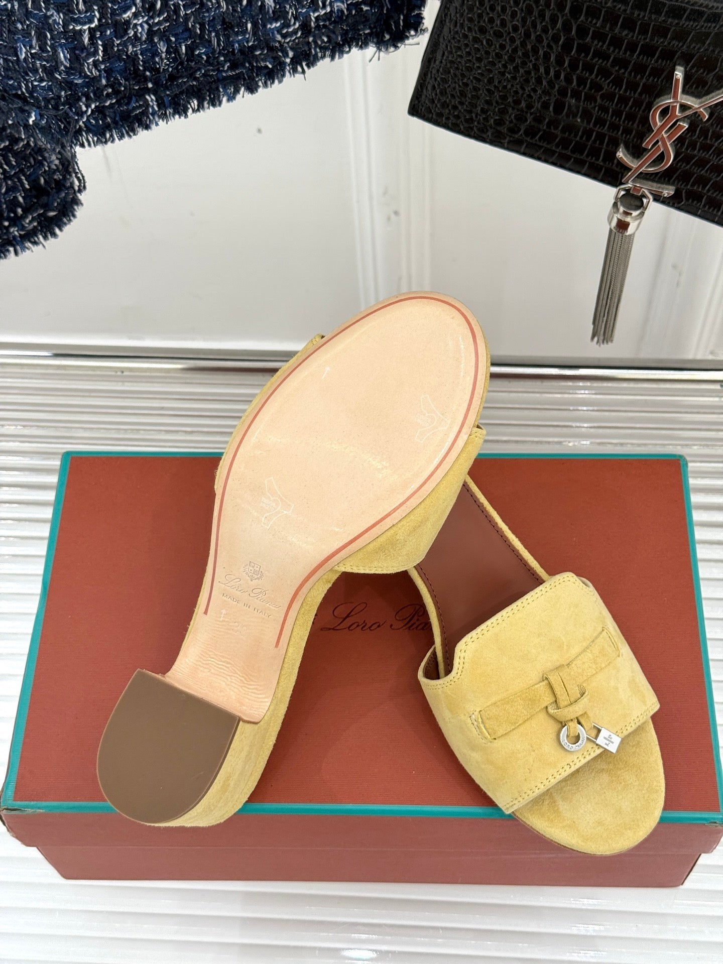 HIGH HEELS IN YELLOW SUEDE AND LAMBSKIN - 35