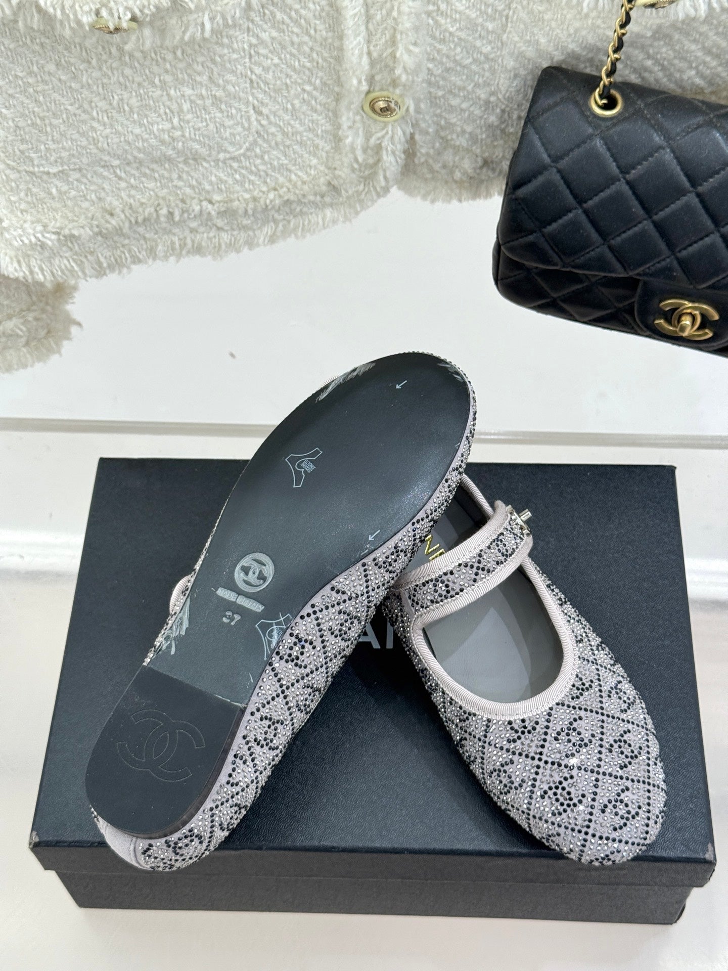 CC FLAT MARY JANE 25SS IN GREY EMBELLISHED WITH RHINESTONES - 35